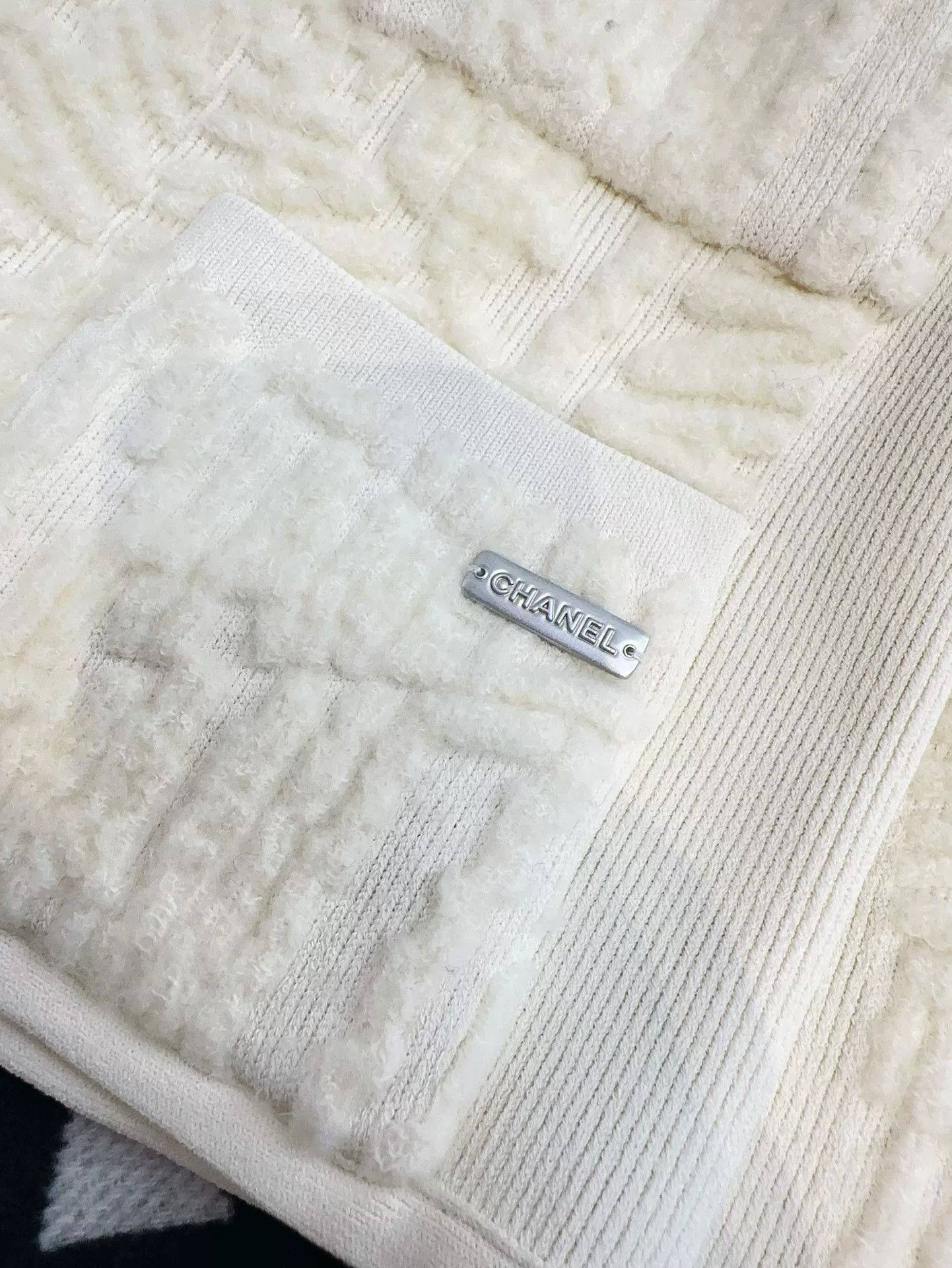 Chanel Chanel 21N Coco Neige Logo Jacket Size US M / EU 48-50 / 2 - 6 Thumbnail