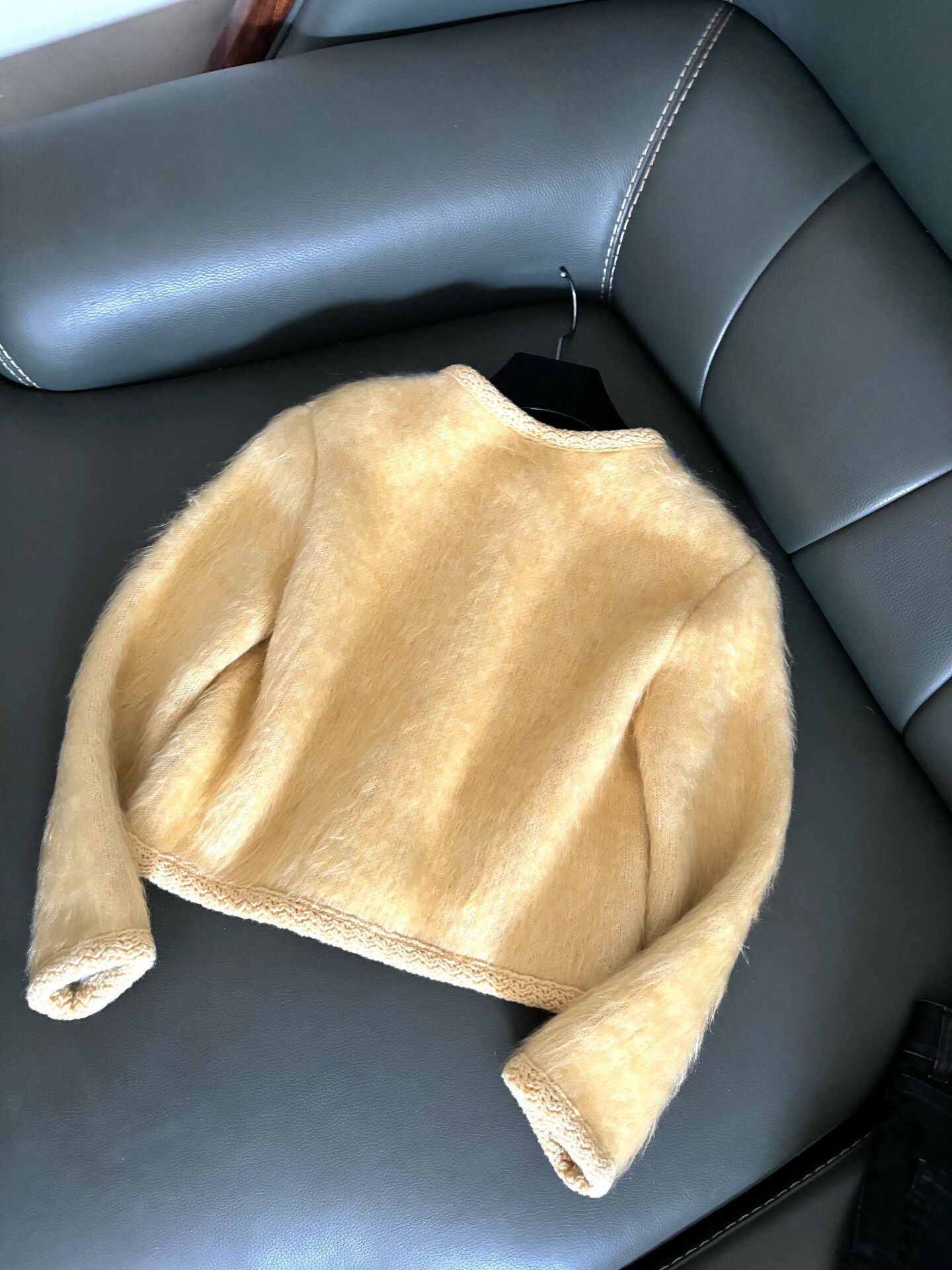 Celine celine 2022ss yellow cardigan with diamonds Size XS / US 0-2 / IT 36-38 - 2 Thumbnail