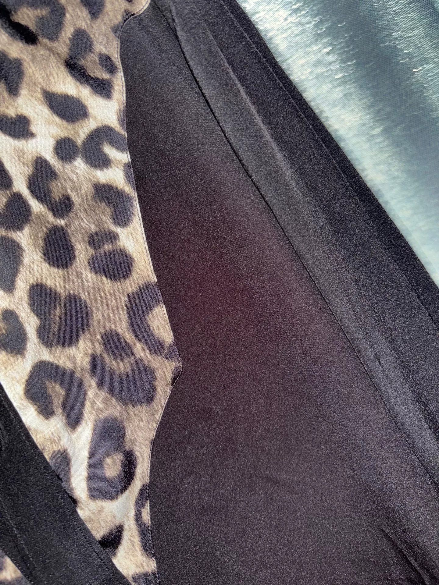 Saint Laurent Paris Saint Laurent Leopard Print Panel Shirt Size M / US 6-8 / IT 42-44 - 4 Thumbnail