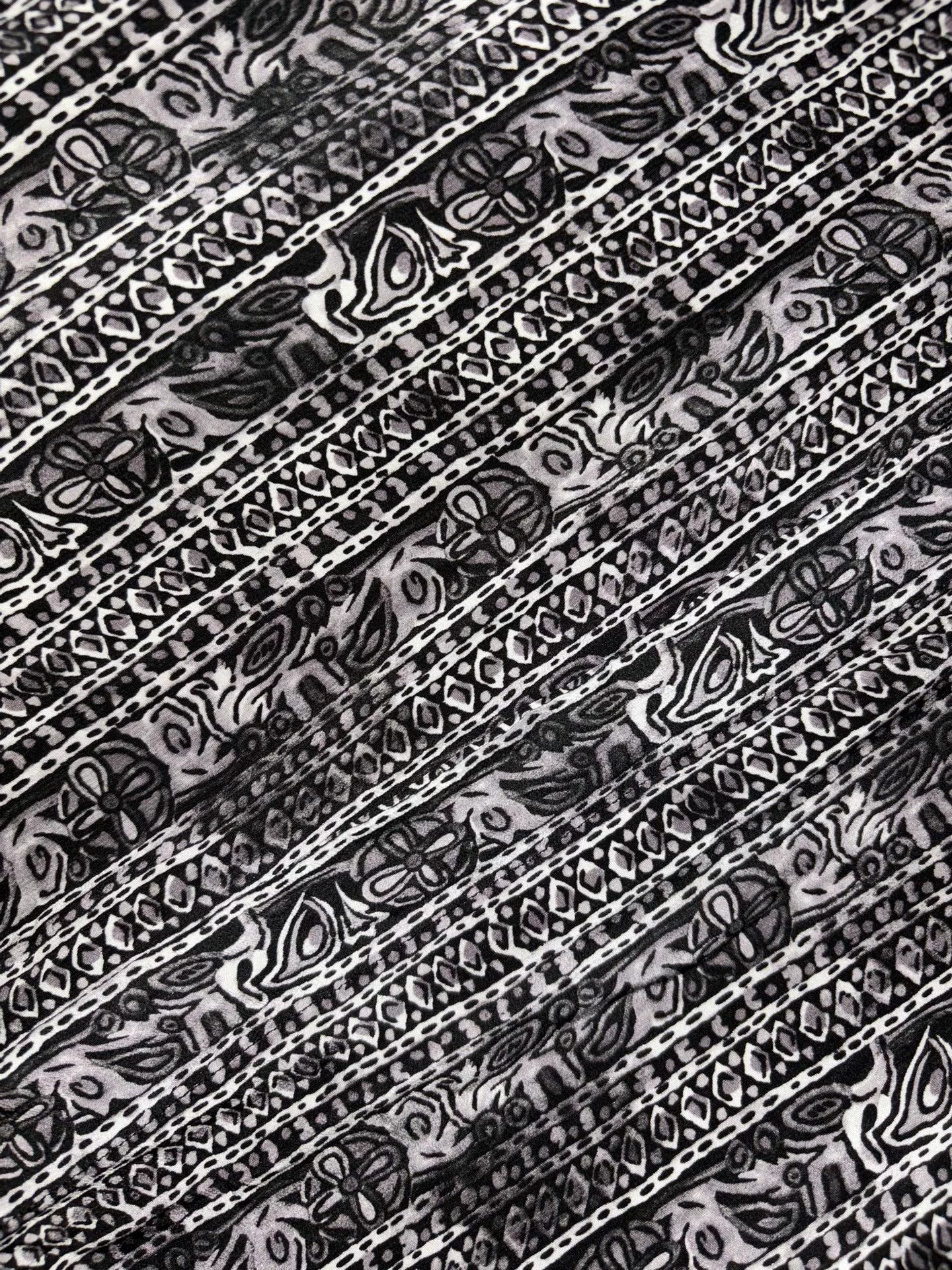 Saint Laurent Paris Saint Laurent Gypsy Print Silk Shirt Size M / US 6-8 / IT 42-44 - 4 Thumbnail