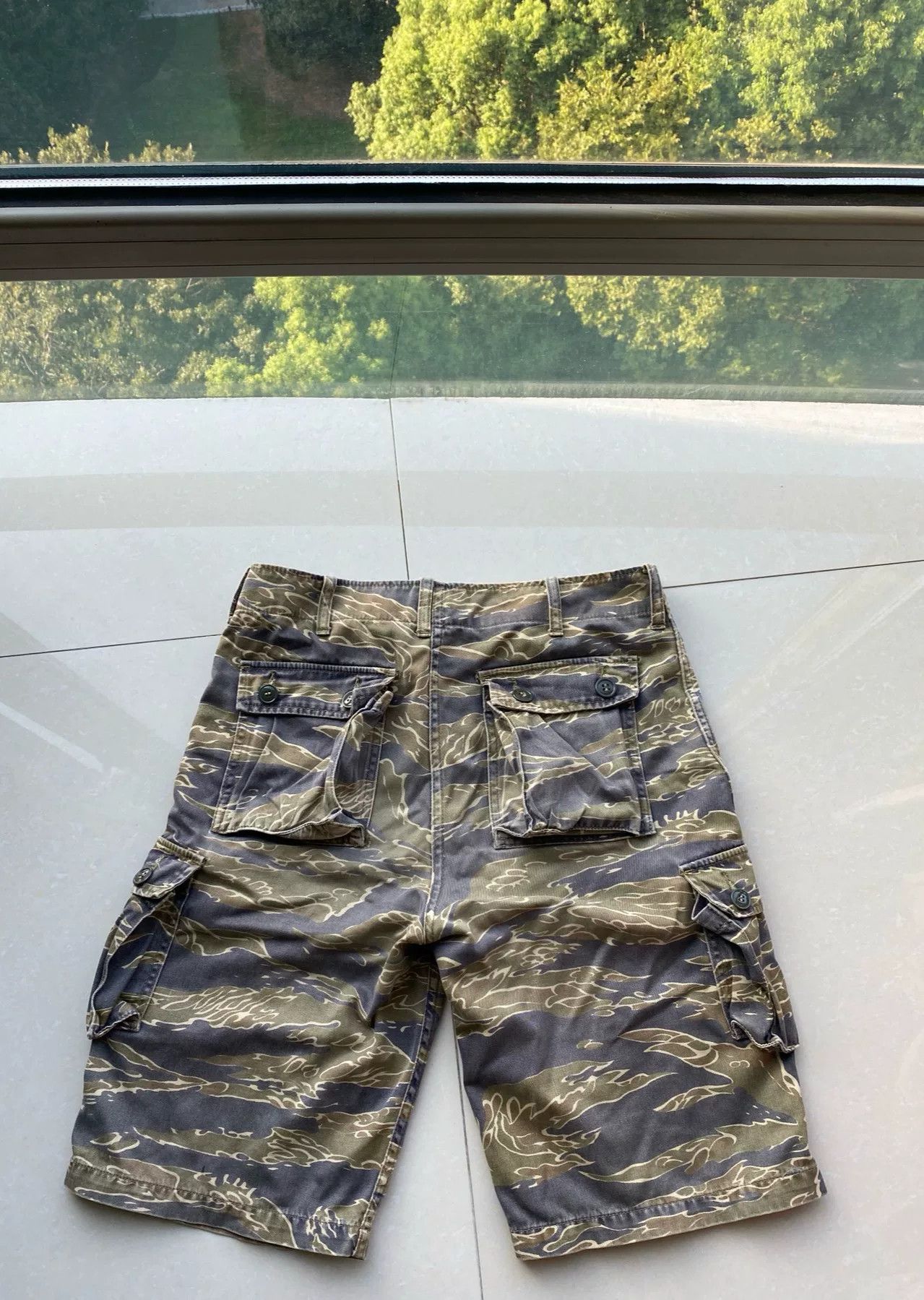 The Real McCoy's tiger camouflage shorts in army green Size US 32 / EU 48 - 2 Thumbnail