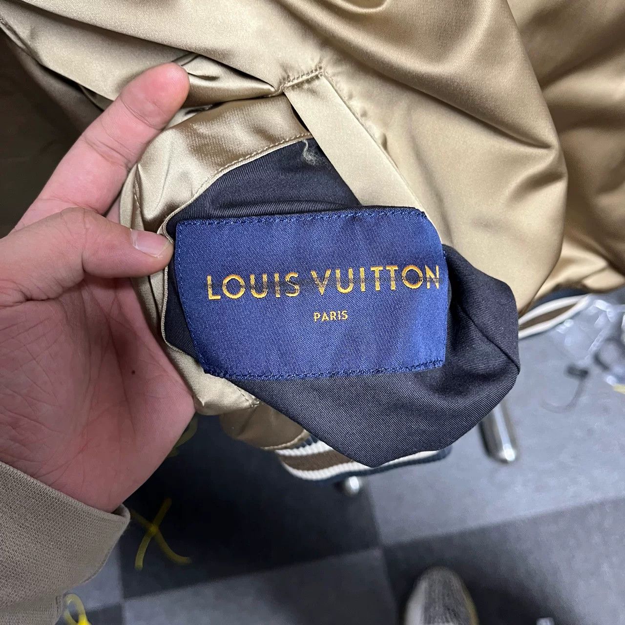 Louis Vuitton Louis Vuitton Python Logo Jacket L2705 Size US L / EU 52-54 / 3 - 3 Thumbnail