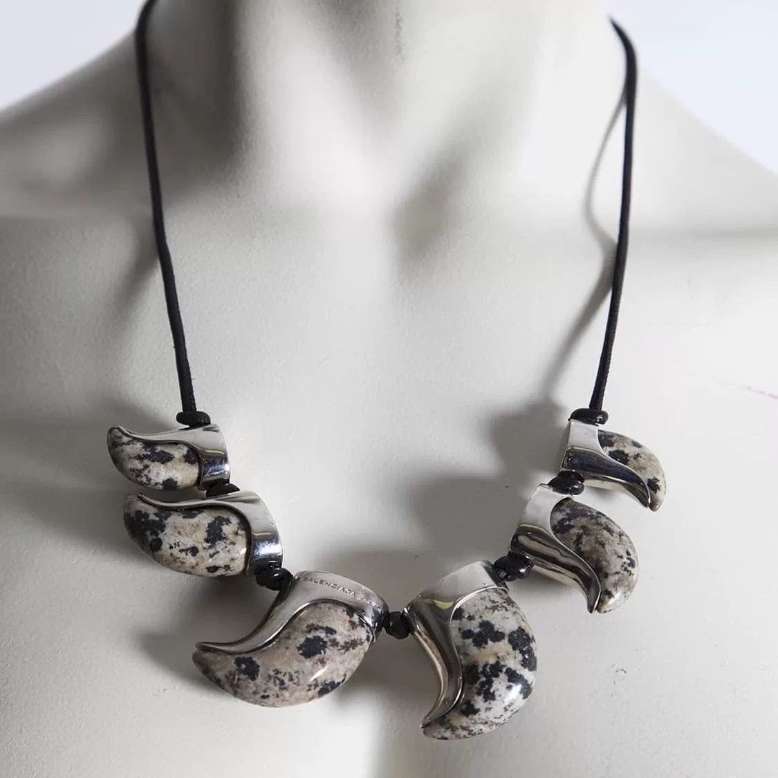 Balenciaga vintage balenciaga tribal tooth necklace Size ONE SIZE - 7 Thumbnail