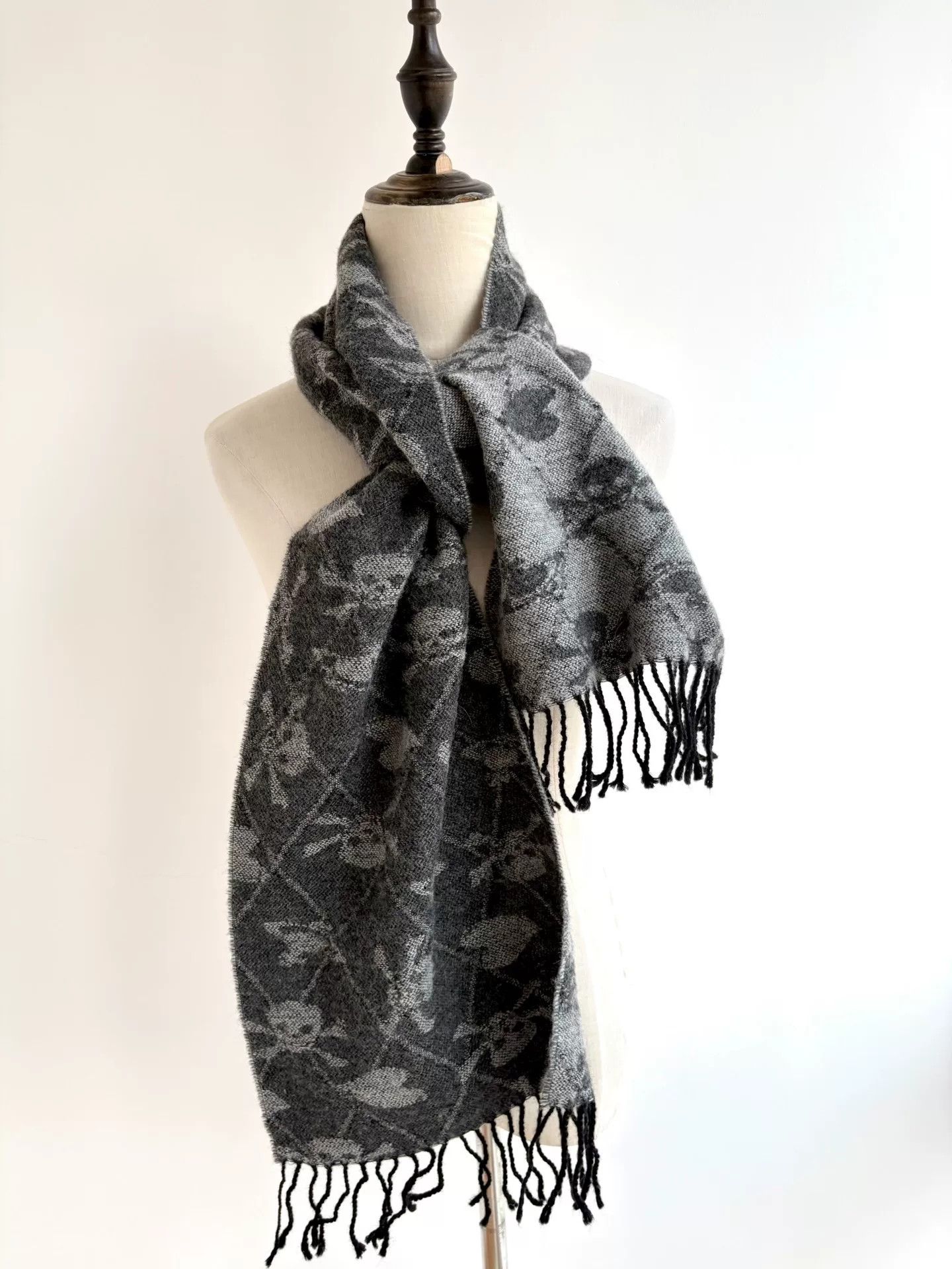 Vivienne Westwood vivienne westwood gray black skull heart scarf Size ONE SIZE - 2 Thumbnail