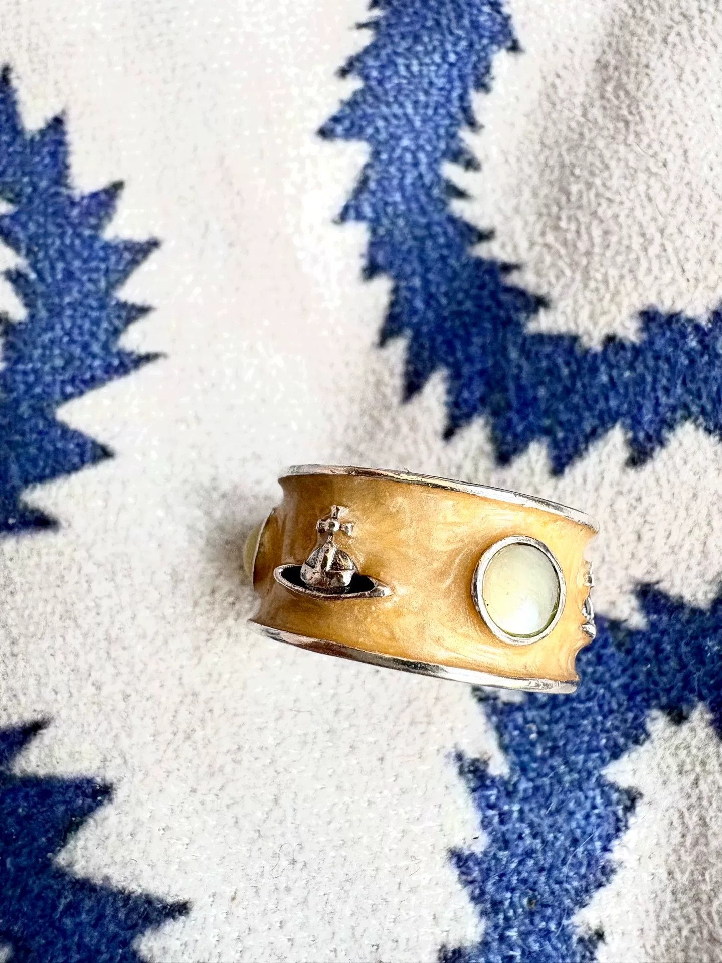 Vivienne Westwood vivienne westwood vintage king ring in beige Size ONE SIZE - 5 Thumbnail