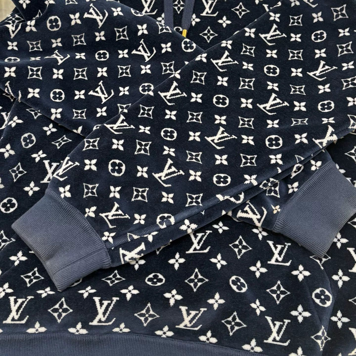 Louis Vuitton Louis Vuitton Monogram Hoodie Size US S / EU 44-46 / 1 - 6 Thumbnail