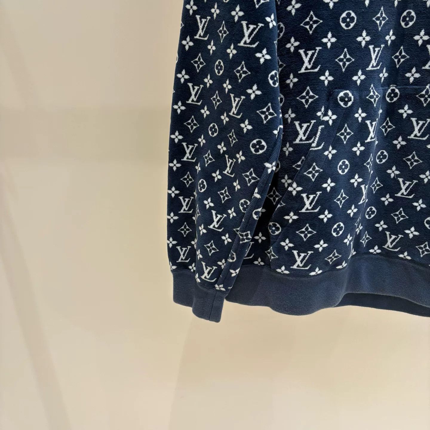 Louis Vuitton Louis Vuitton Monogram Hoodie Size US S / EU 44-46 / 1 - 5 Thumbnail