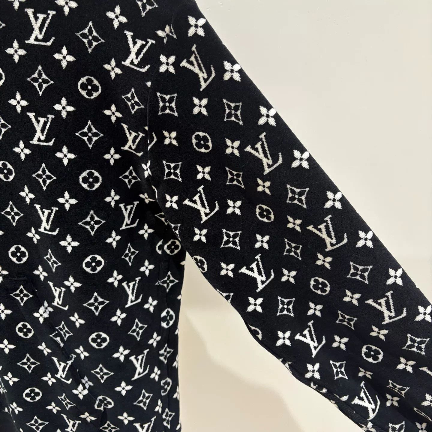 Louis Vuitton Louis Vuitton Monogram Velour Hoodie Size US XS / EU 42 / 0 - 4 Thumbnail