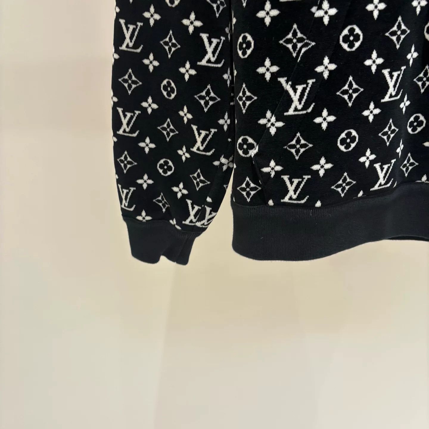Louis Vuitton Louis Vuitton Monogram Velour Hoodie Size US XS / EU 42 / 0 - 5 Thumbnail
