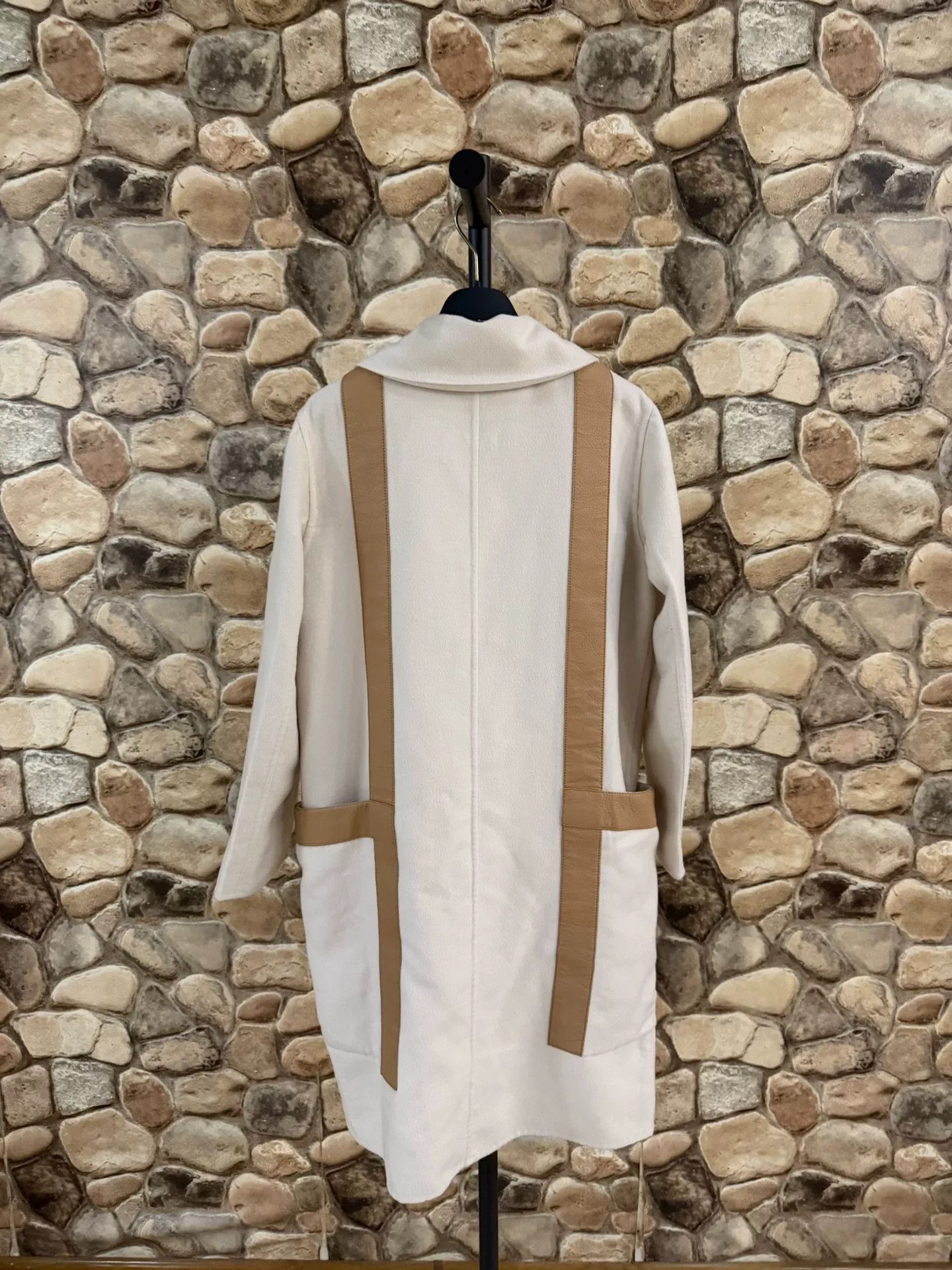 Hermes hermes white cashmere long coat with leather Size US S / EU 44-46 / 1 - 2 Thumbnail
