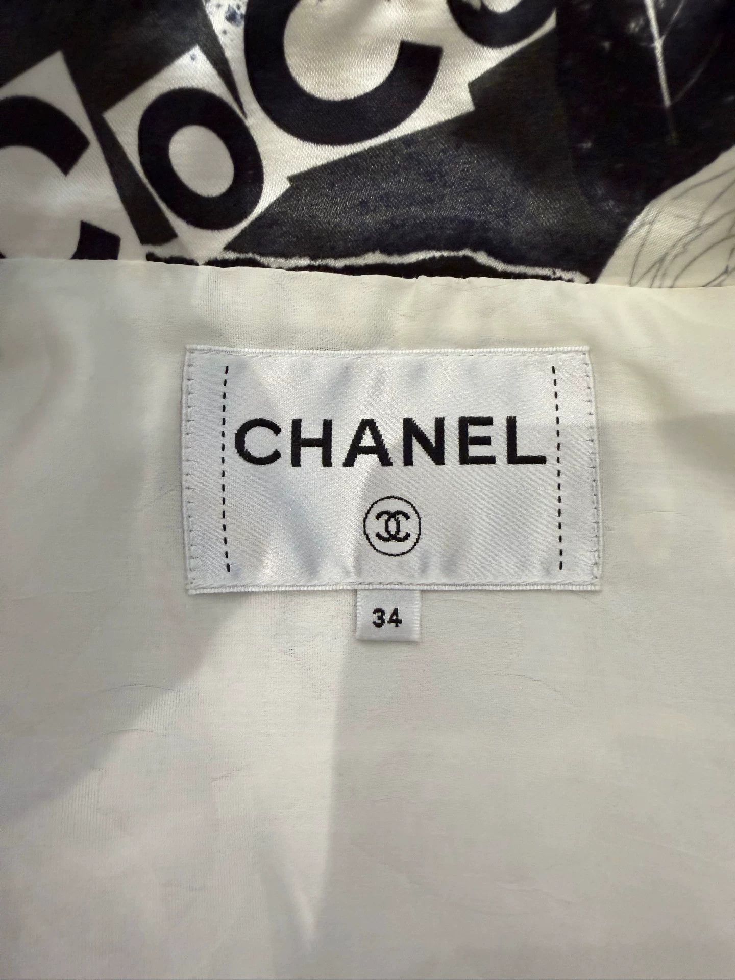 Chanel CHANEL Camellia Satin Graffiti Jacket Size US XS / EU 42 / 0 - 3 Thumbnail