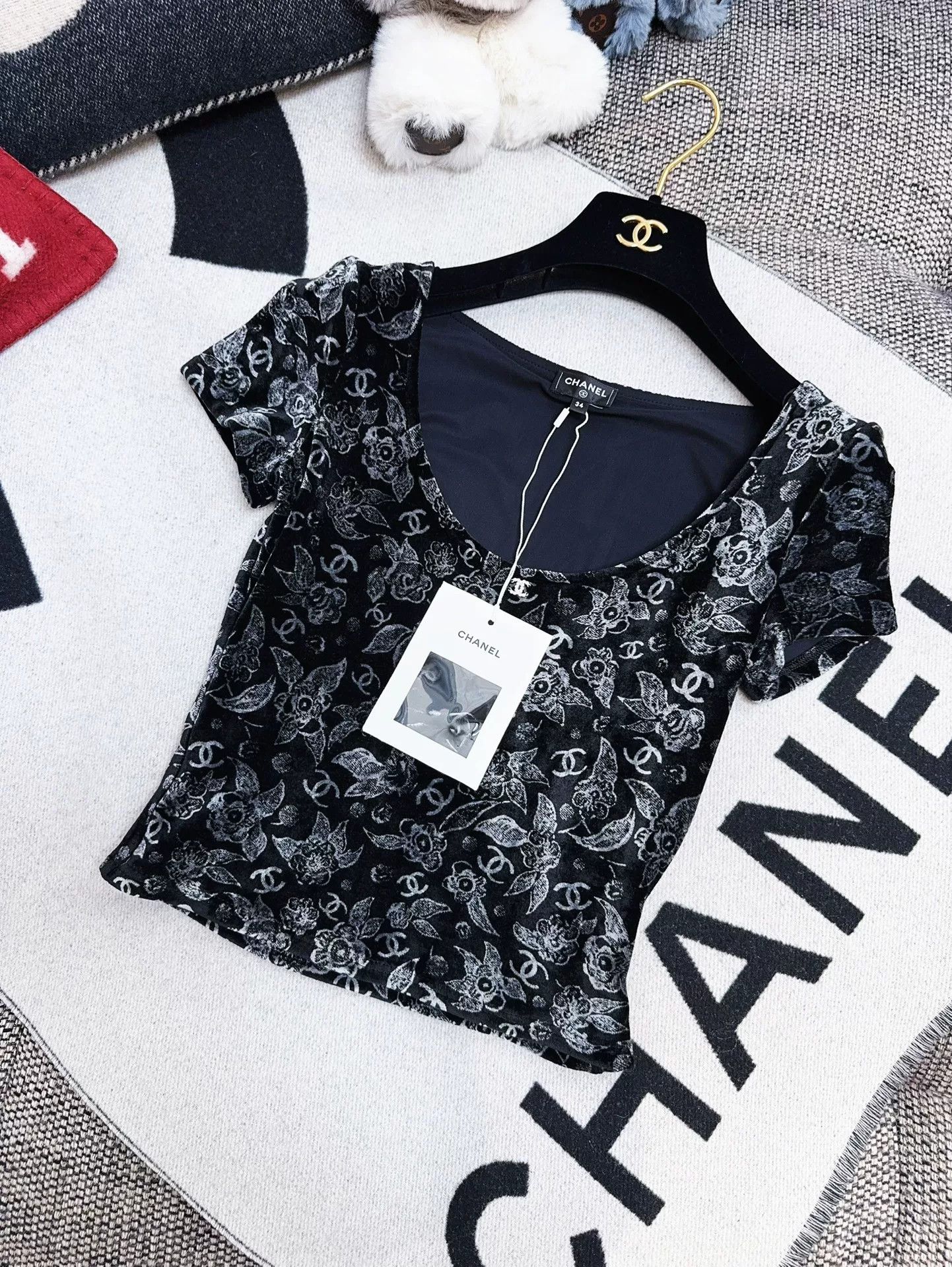 Chanel Chanel 24B Burnout Velvet Short-Sleeve T-Shirt Size US M / EU 48-50 / 2 - 6 Thumbnail