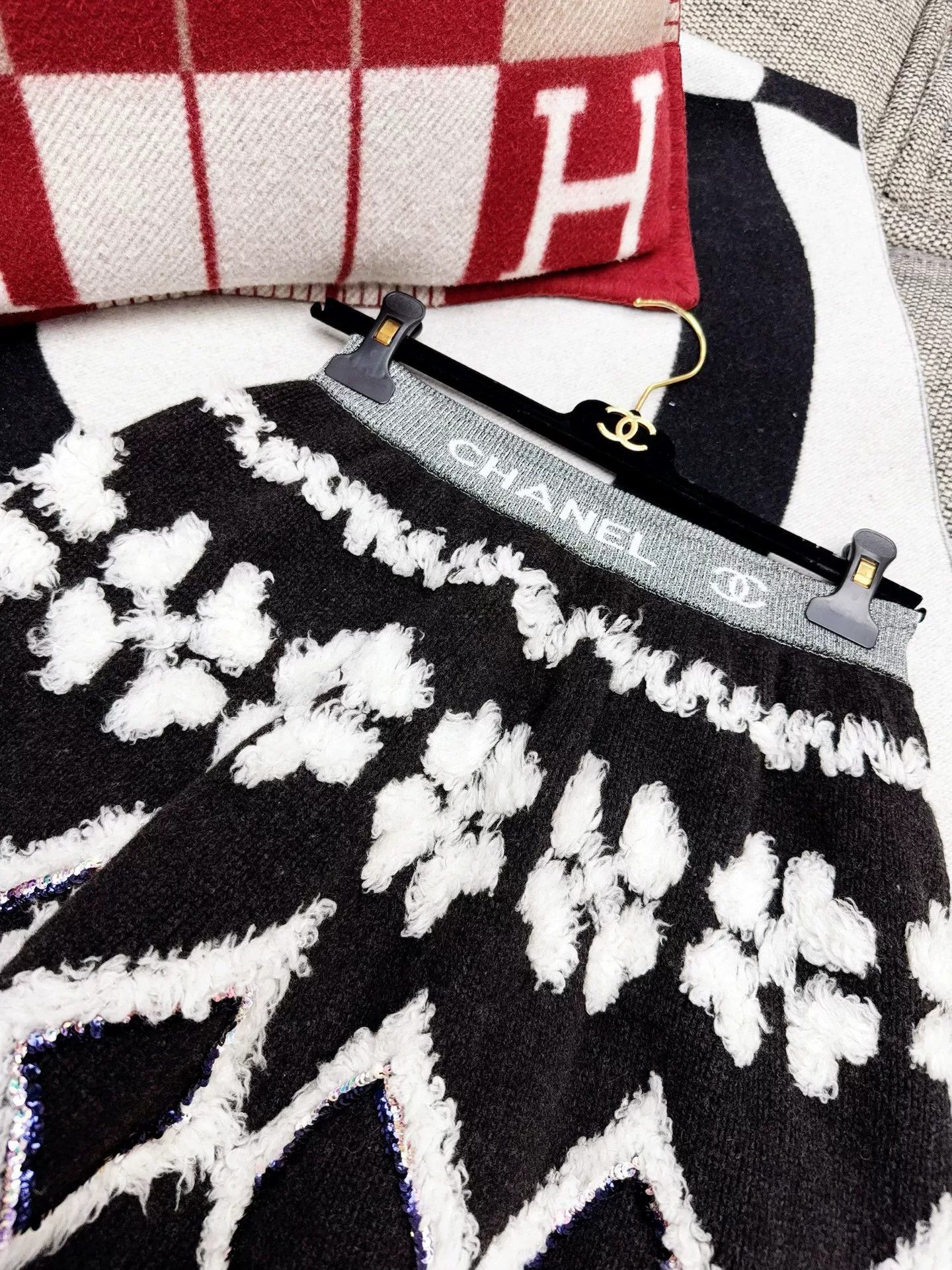 Chanel Chanel Black and White Knit Skirt Size 24" / US 00 / IT 34 - 2 Thumbnail