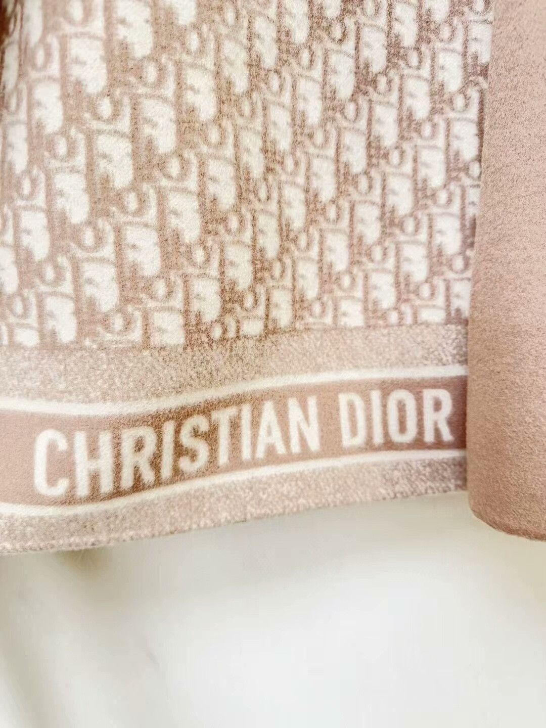 Dior Dior Cashmere Vest in Beige Color Size US M / EU 48-50 / 2 - 3 Thumbnail