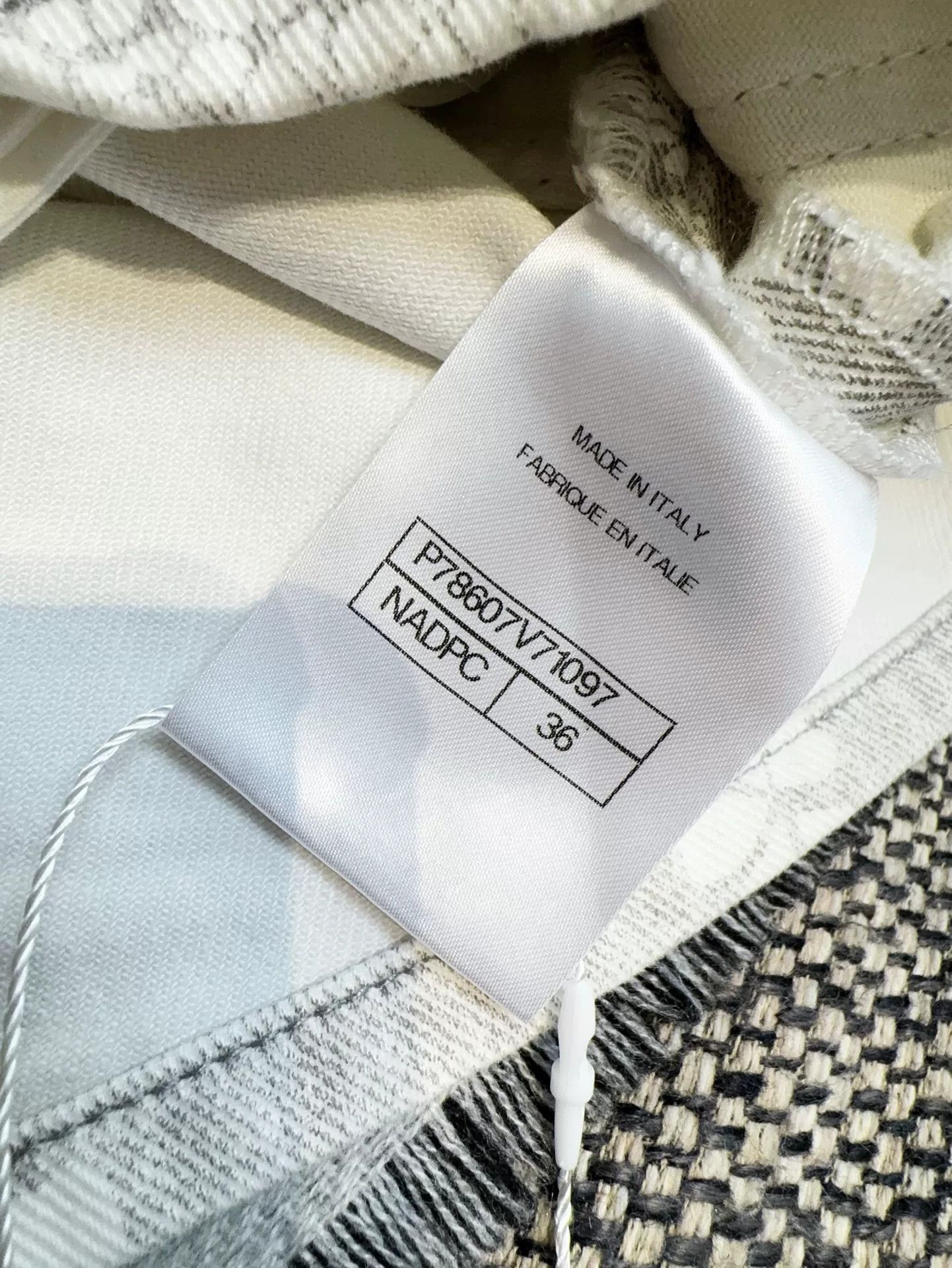 Chanel chanel cocobeach gray logo denim shorts Size US 36 / EU 52 - 7 Thumbnail