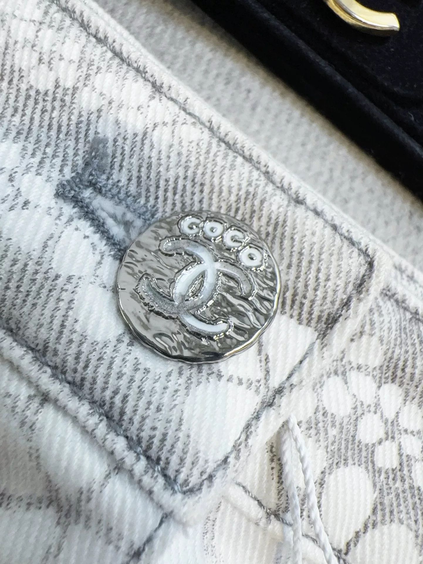 Chanel chanel cocobeach gray logo denim shorts Size US 36 / EU 52 - 5 Thumbnail