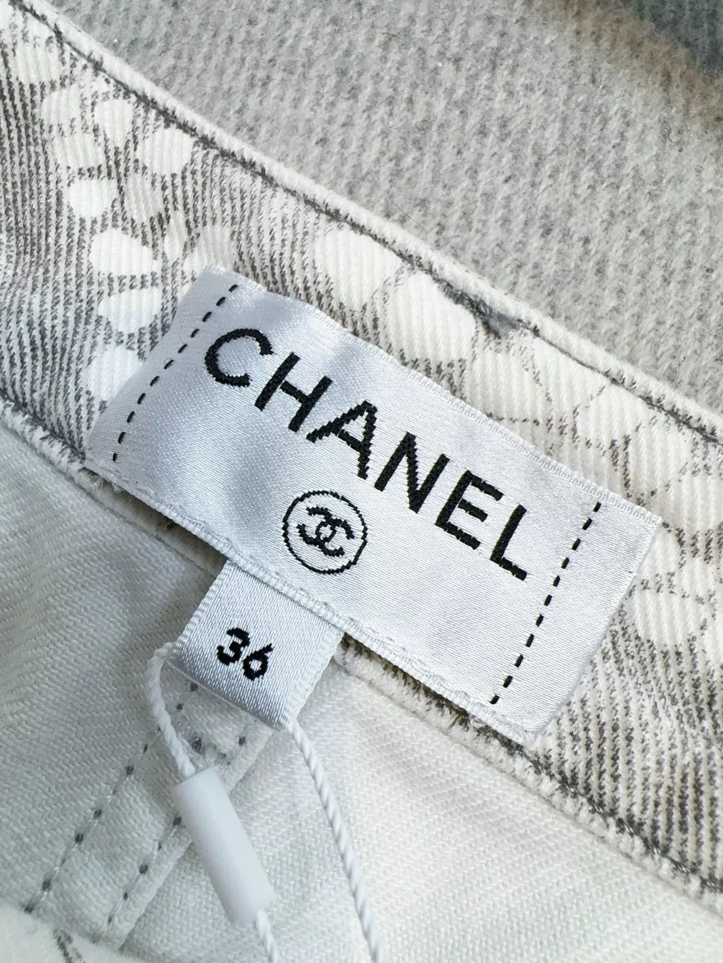 Chanel chanel cocobeach gray logo denim shorts Size US 36 / EU 52 - 6 Thumbnail