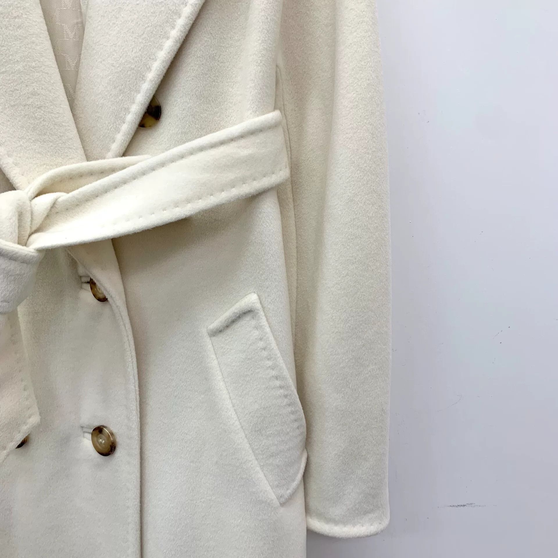 Max Mara cream wool double-breasted coat with belt Size US S / EU 44-46 / 1 - 4 Thumbnail