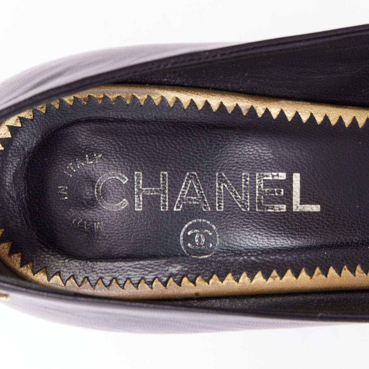 Chanel CHANEL black leather silver CC logo velvet toe cap round toe block pumps EU39.5 Size US 9.5 / IT 39.5 - 10 Thumbnail