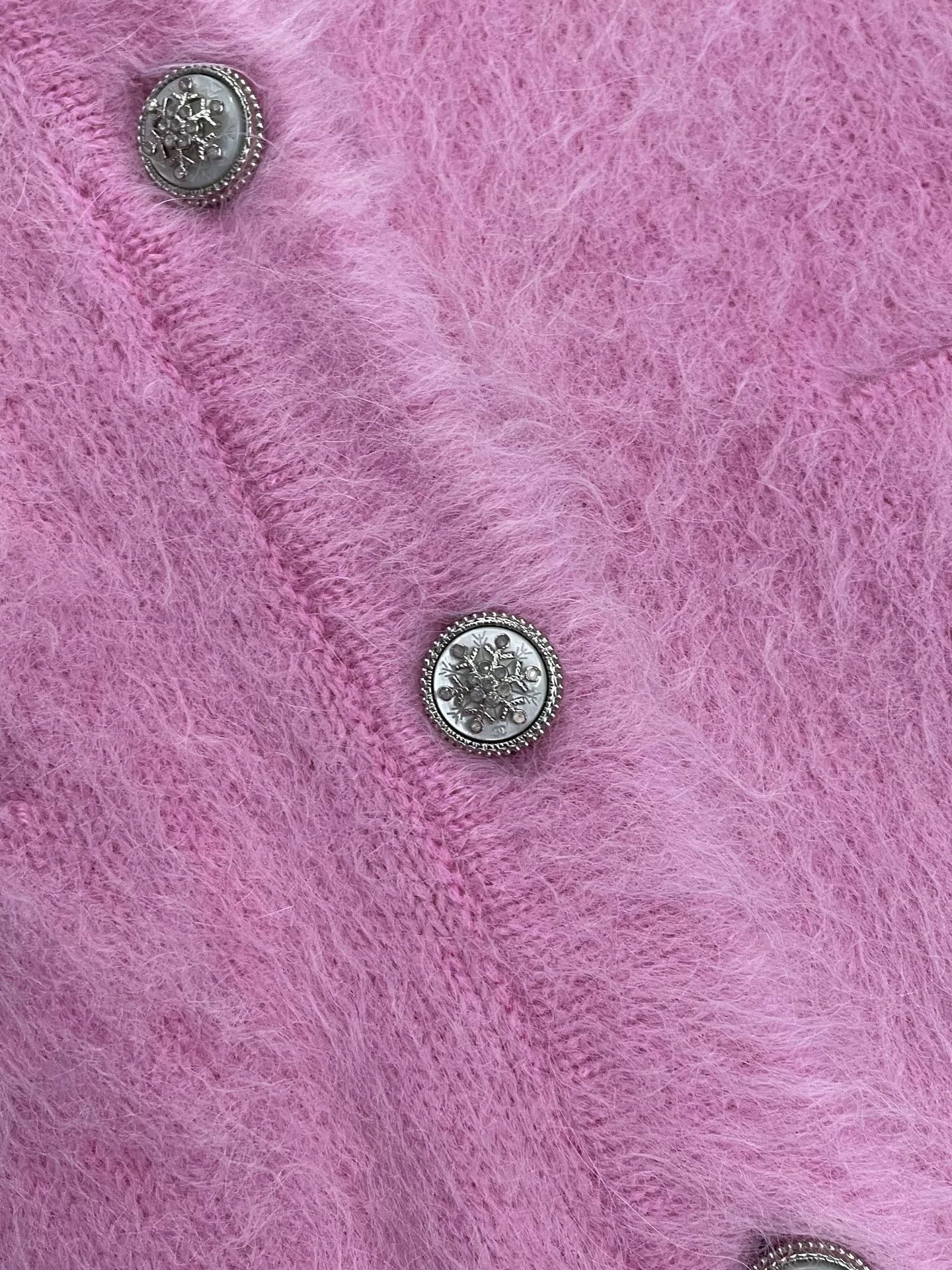 Chanel Chanel Pink Snowflake Button Cashmere Cardigan Size US S / EU 44-46 / 1 - 2 Thumbnail