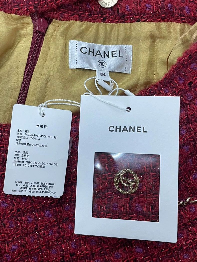Chanel Chanel 23B Red Gold Button Skirt Size US 36 / EU 52 - 4 Thumbnail