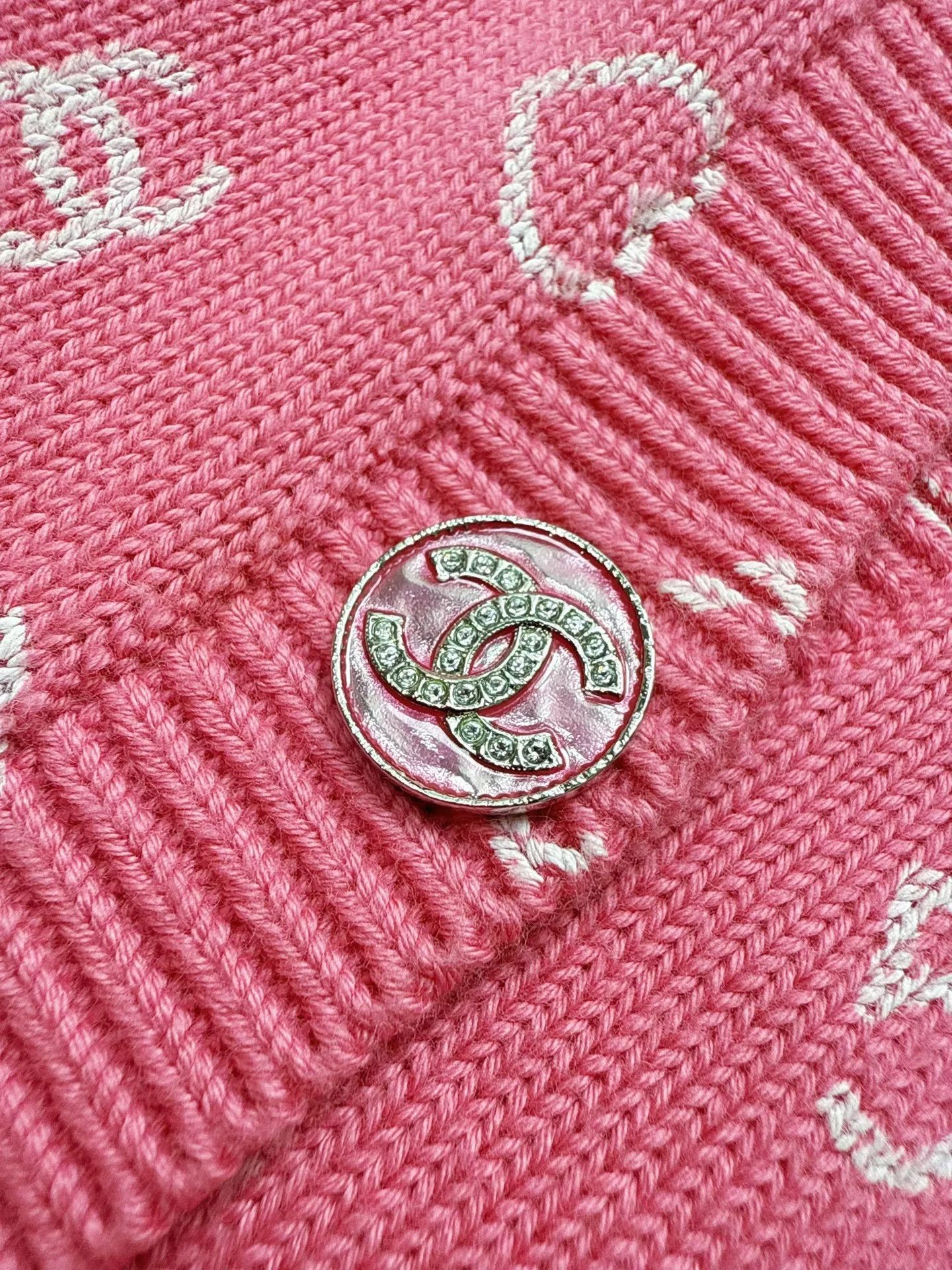 Chanel pink and white patterned knit cardigan Size US S / EU 44-46 / 1 - 5 Thumbnail