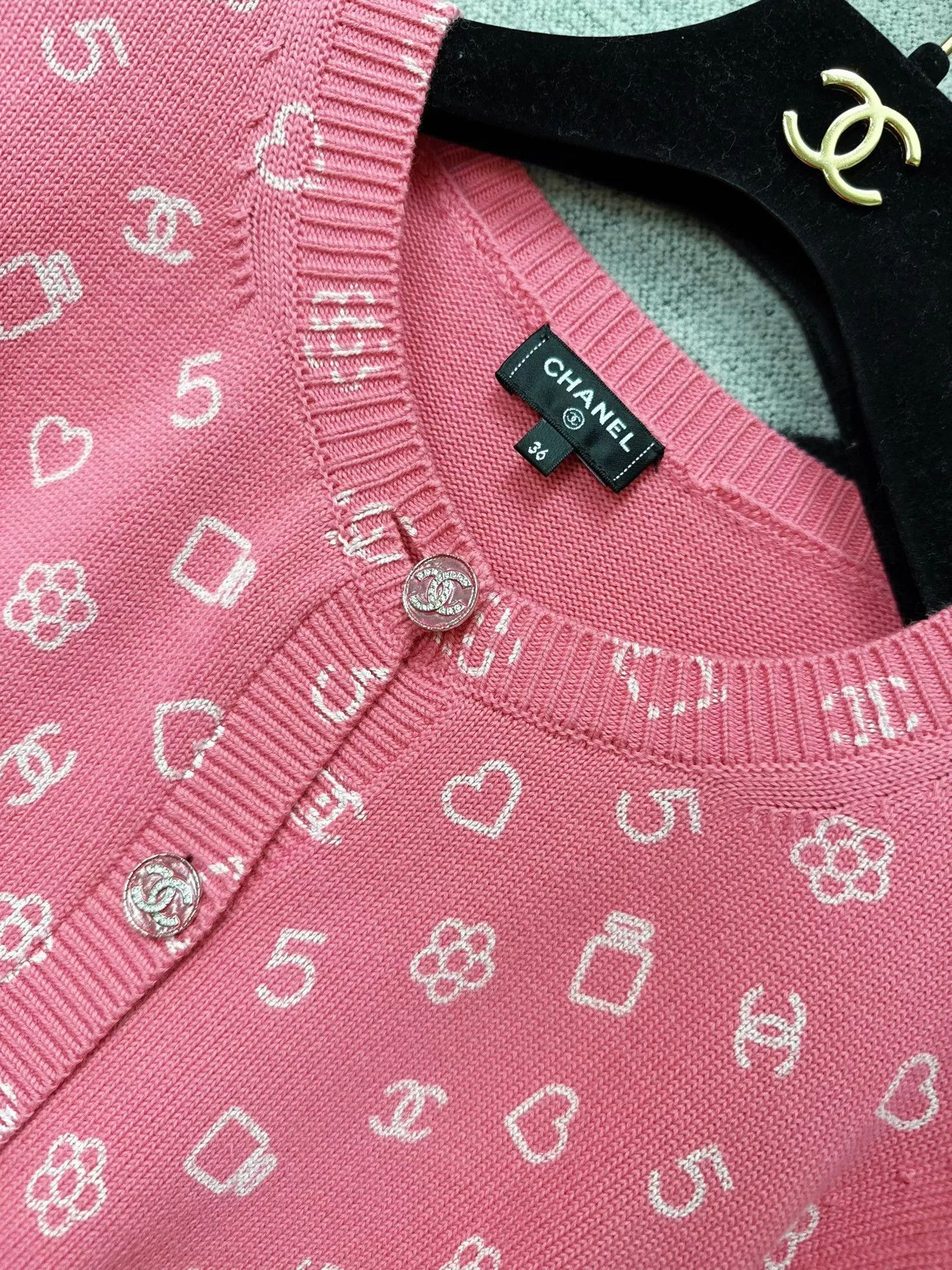 Chanel pink and white patterned knit cardigan Size US S / EU 44-46 / 1 - 3 Thumbnail