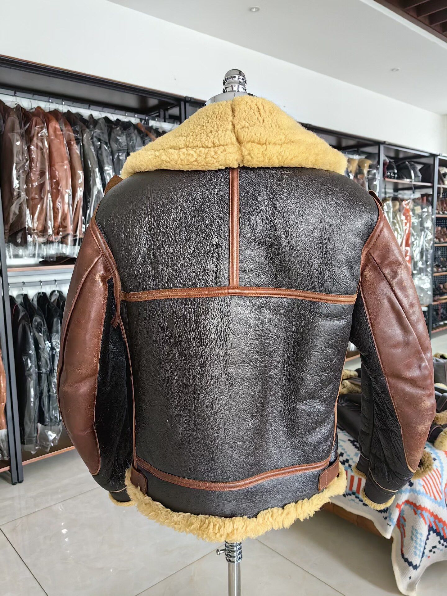 The Real McCoy's real mccoy's b3 shearling flight jacket Size US M / EU 48-50 / 2 - 4 Thumbnail