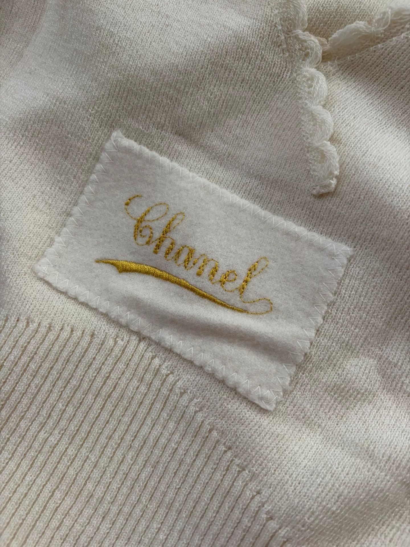 Chanel Chanel Wool Logo Embroidered V-Neck Vest Size US S / EU 44-46 / 1 - 4 Thumbnail