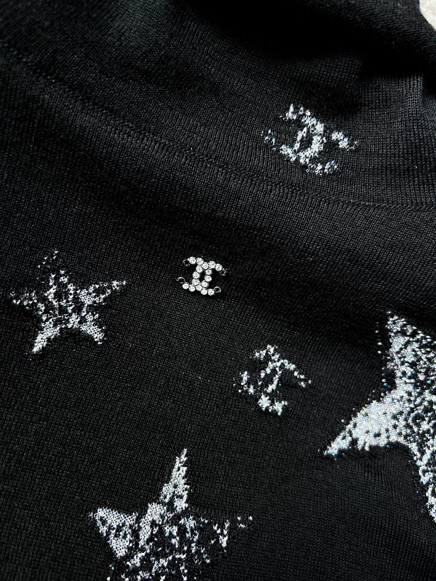 Chanel Chanel Coco Neige Star Embroidered Knit Top Size US S / EU 44-46 / 1 - 4 Thumbnail