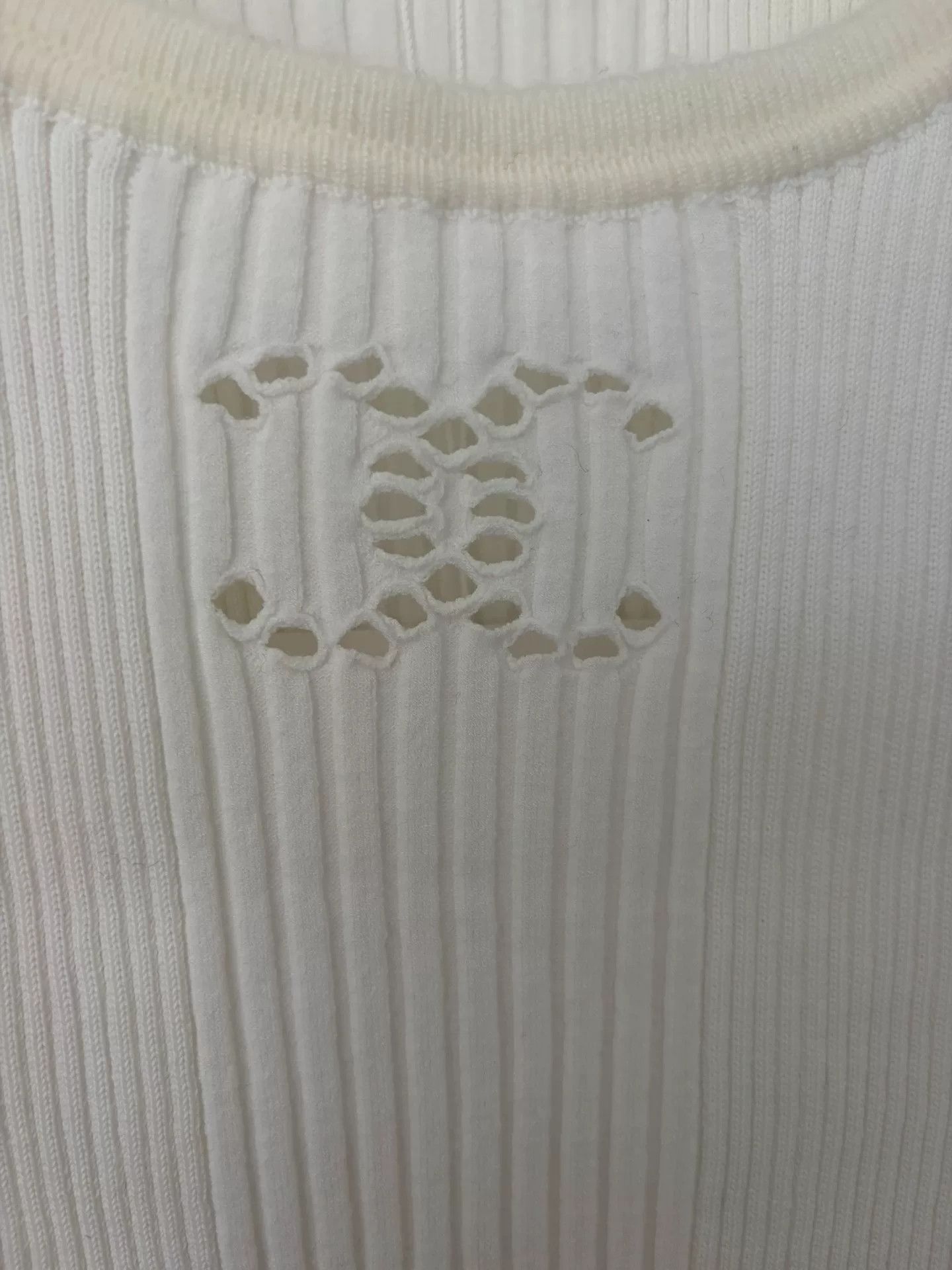 Chanel Chanel 25C White CC Cutout Knit Tank Size US XS / EU 42 / 0 - 4 Thumbnail