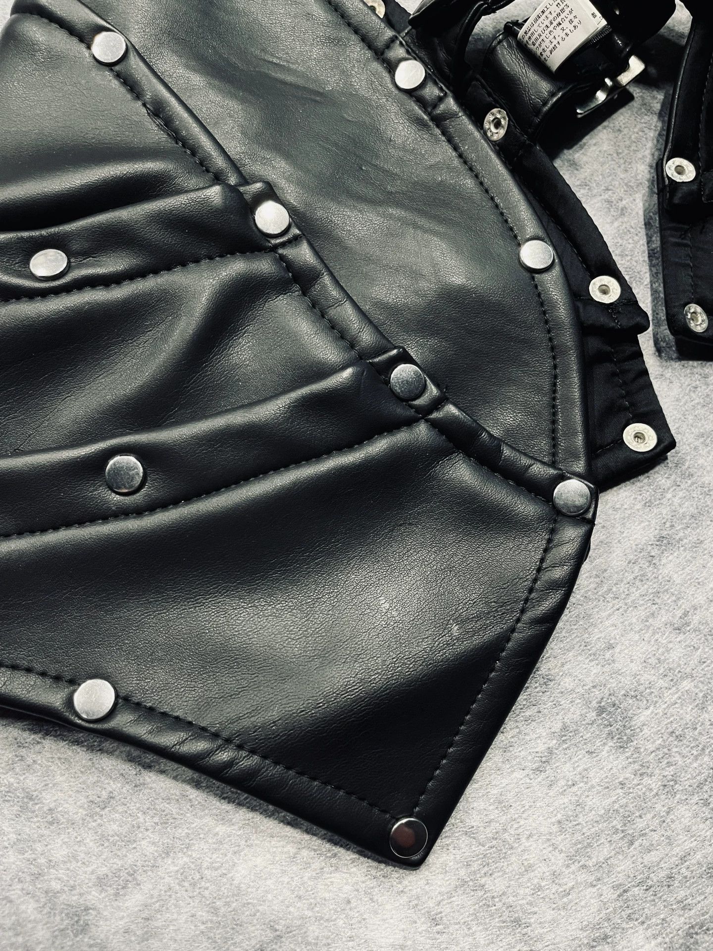 Comme des Garcons black leather armor-inspired accessory Size ONE SIZE - 5 Thumbnail