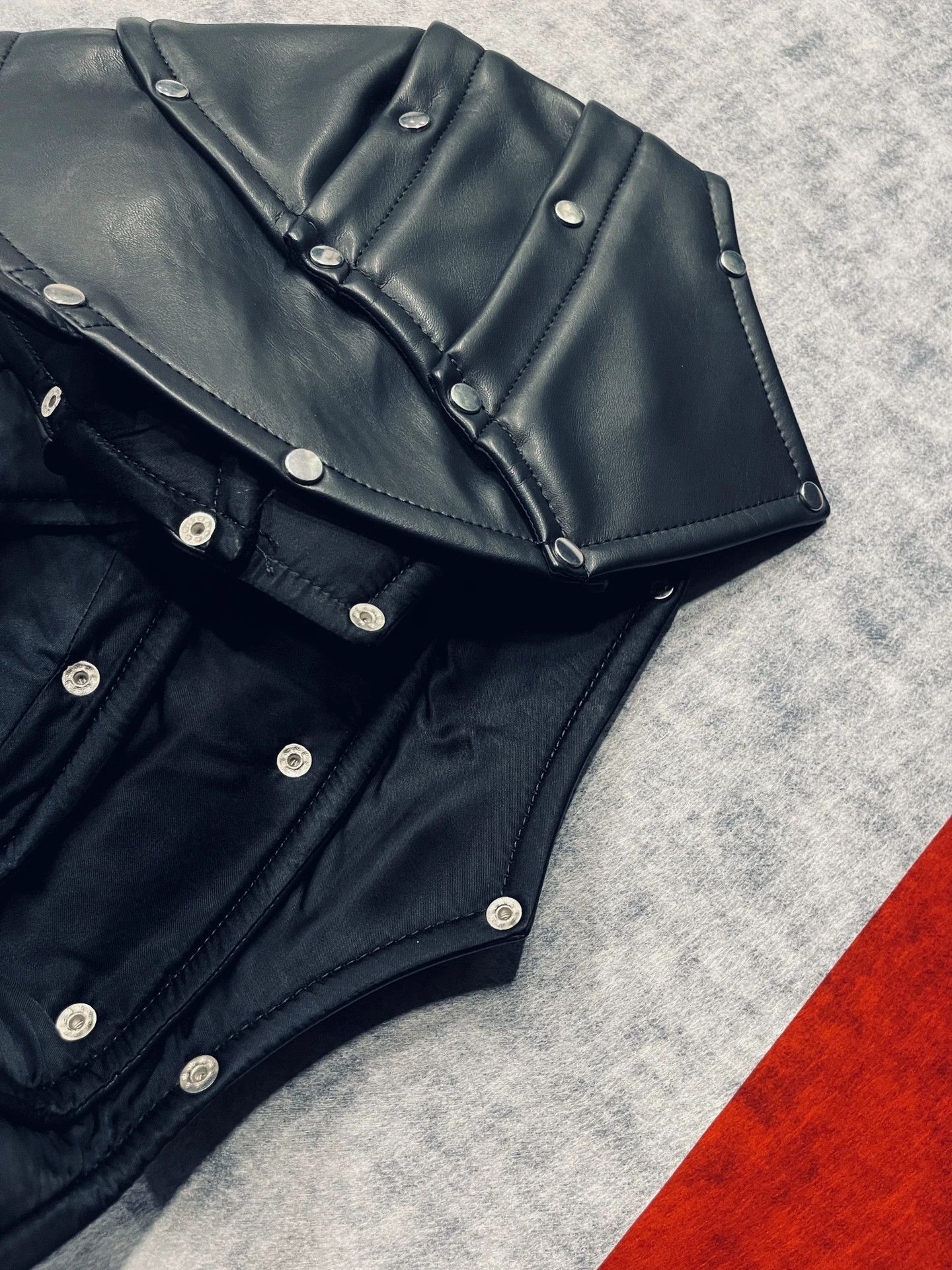 Comme des Garcons black leather armor-inspired accessory Size ONE SIZE - 4 Thumbnail