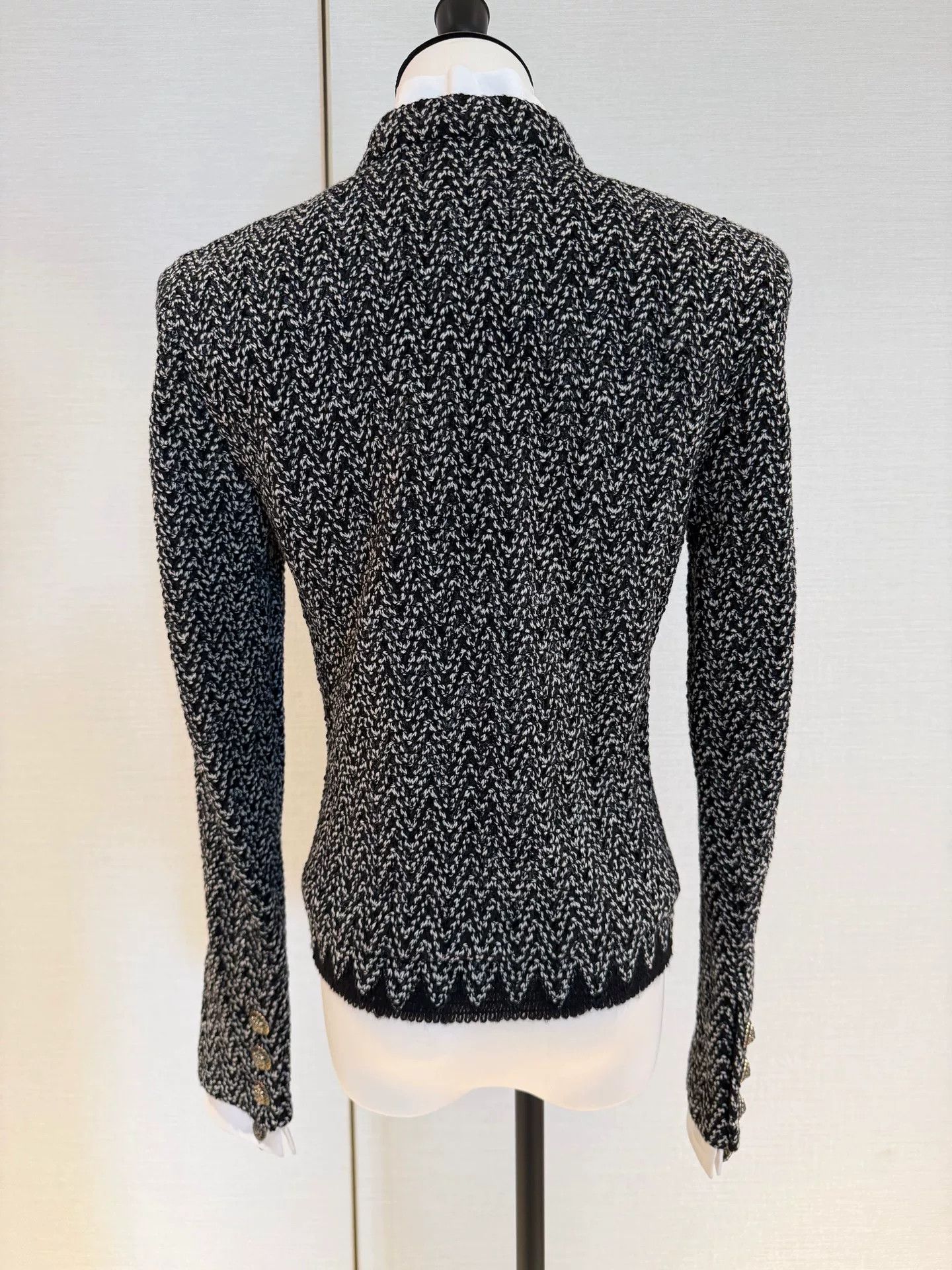 Chanel Chanel Metiers d'Art Black White Coat Size M / US 6-8 / IT 42-44 - 2 Thumbnail