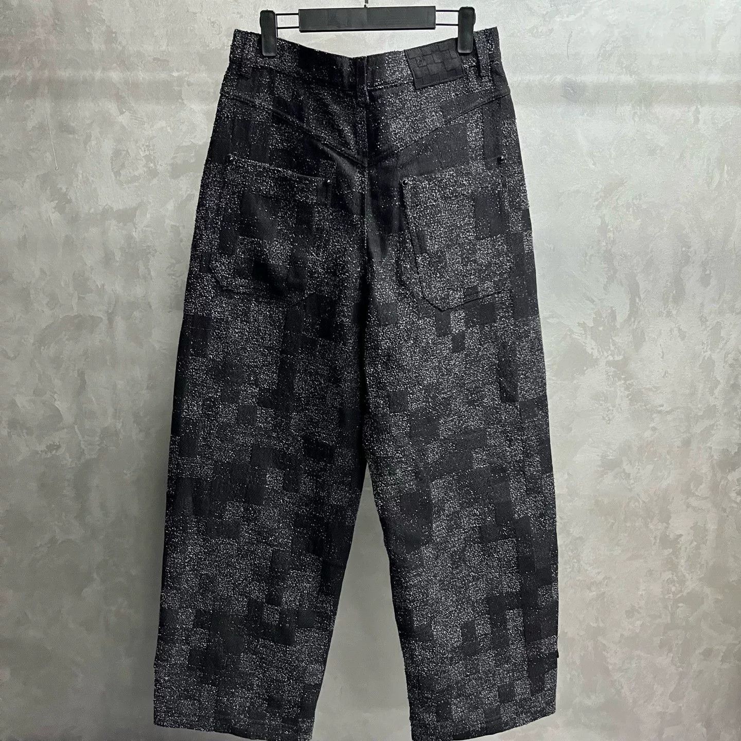 Louis Vuitton Louis Vuitton 25 Black Pearl Rivet Jeans Size US 31 - 6 Thumbnail