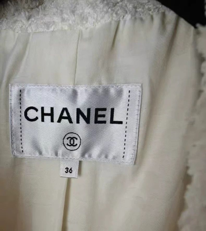 Chanel Chanel White Tweed Jacket Size US S / EU 44-46 / 1 - 2 Thumbnail