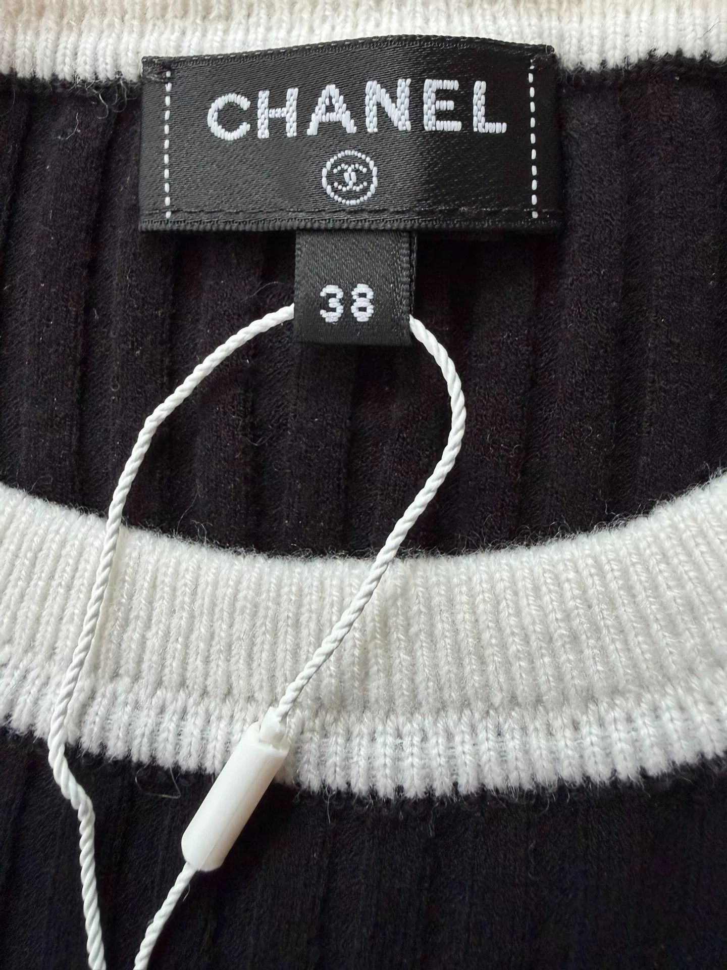 Chanel Chanel 25C Cutout CC Black Short Sleeve Size US S / EU 44-46 / 1 - 4 Thumbnail