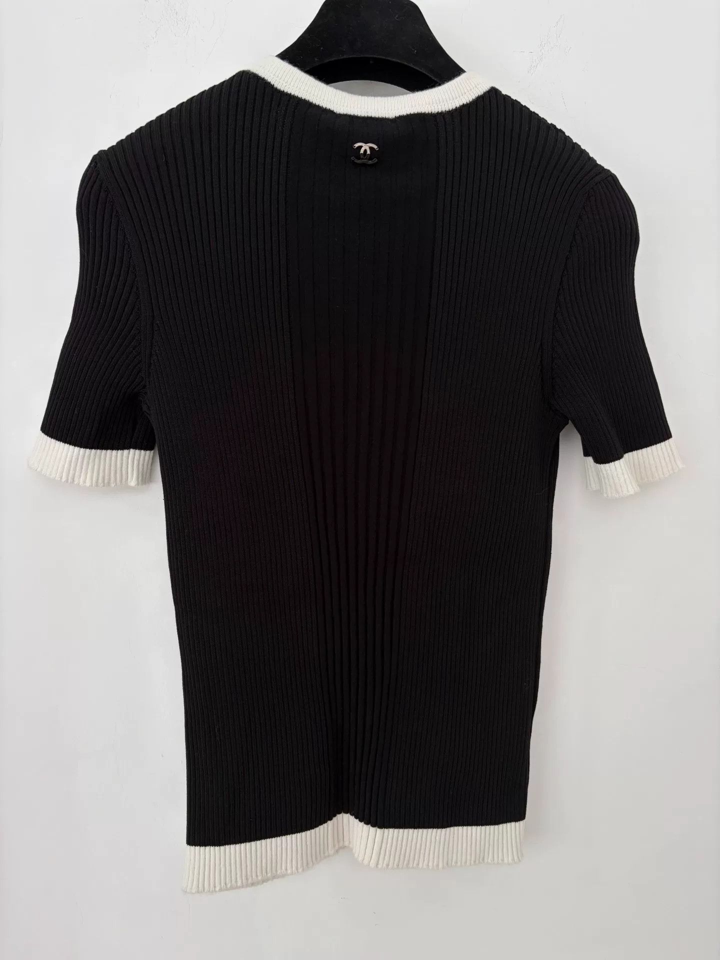 Chanel Chanel 25C Cutout CC Black Short Sleeve Size US S / EU 44-46 / 1 - 2 Thumbnail