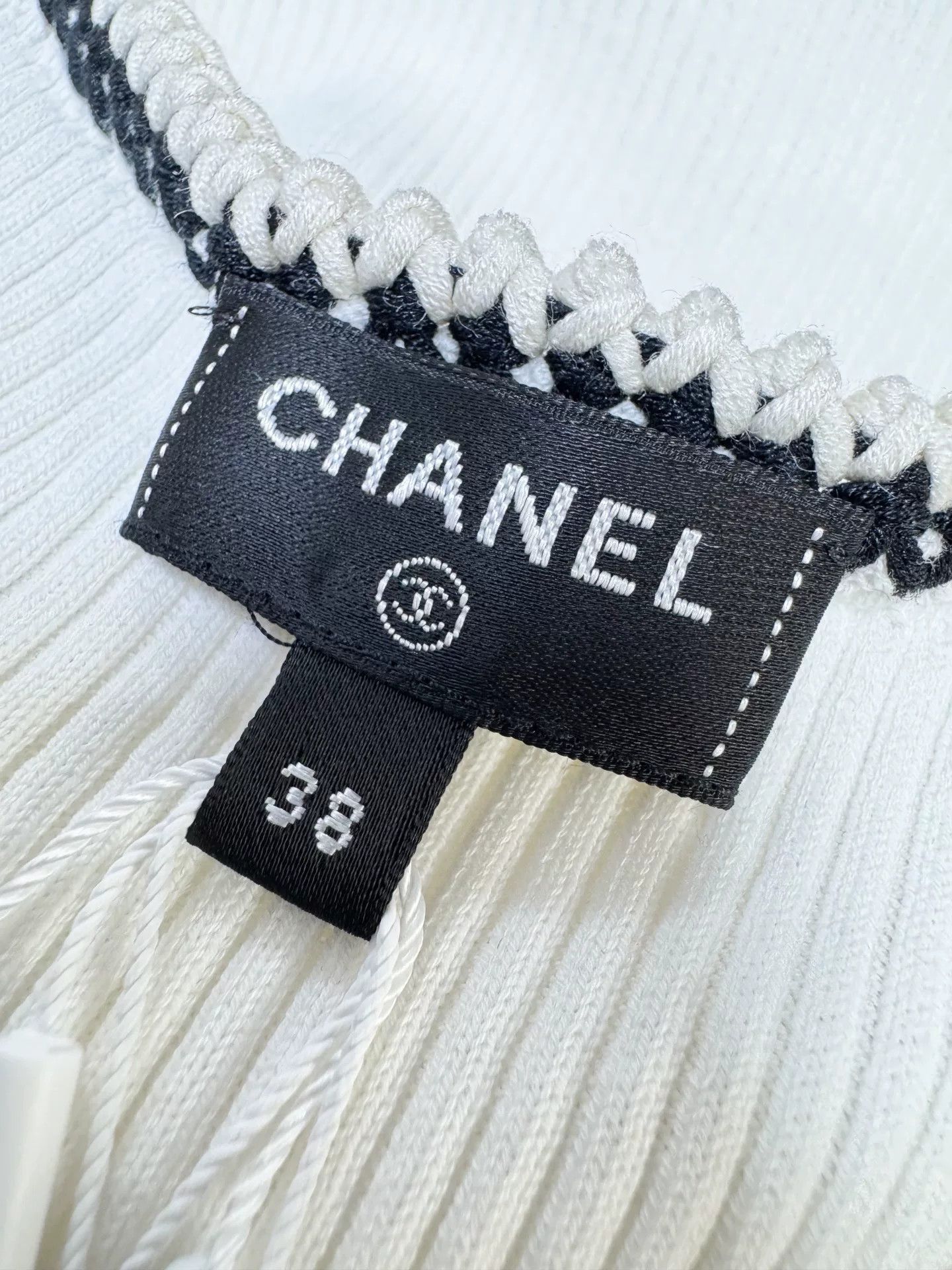 Chanel Chanel 22C White Black Trim Knit Vest Size US L / EU 52-54 / 3 - 4 Thumbnail