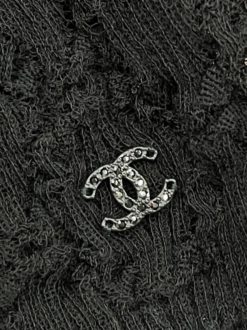 Chanel Chanel Black Pearl V-Neck Knit Top Size US M / EU 48-50 / 2 - 3 Thumbnail