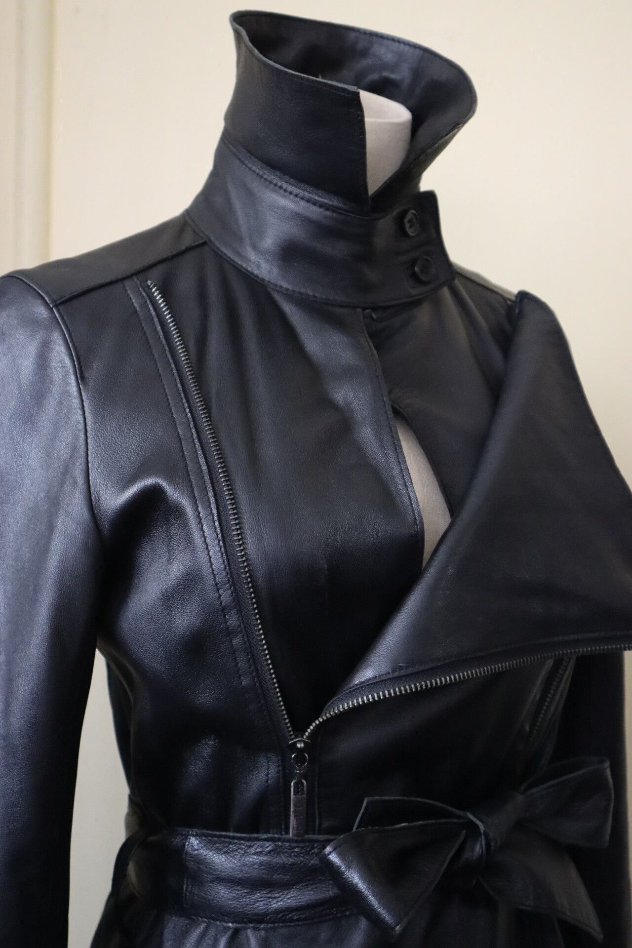 Jean Paul Gaultier 1990s Jean Paul Gaultier Black Leather Coat Size M / US 6-8 / IT 42-44 - 3 Thumbnail