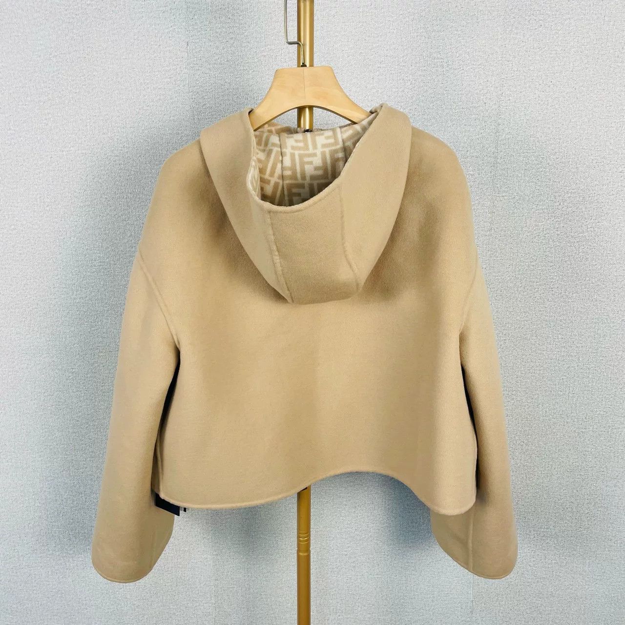 Fendi fendi beige reversible cropped hooded jacket Size US L / EU 52-54 / 3 - 2 Thumbnail