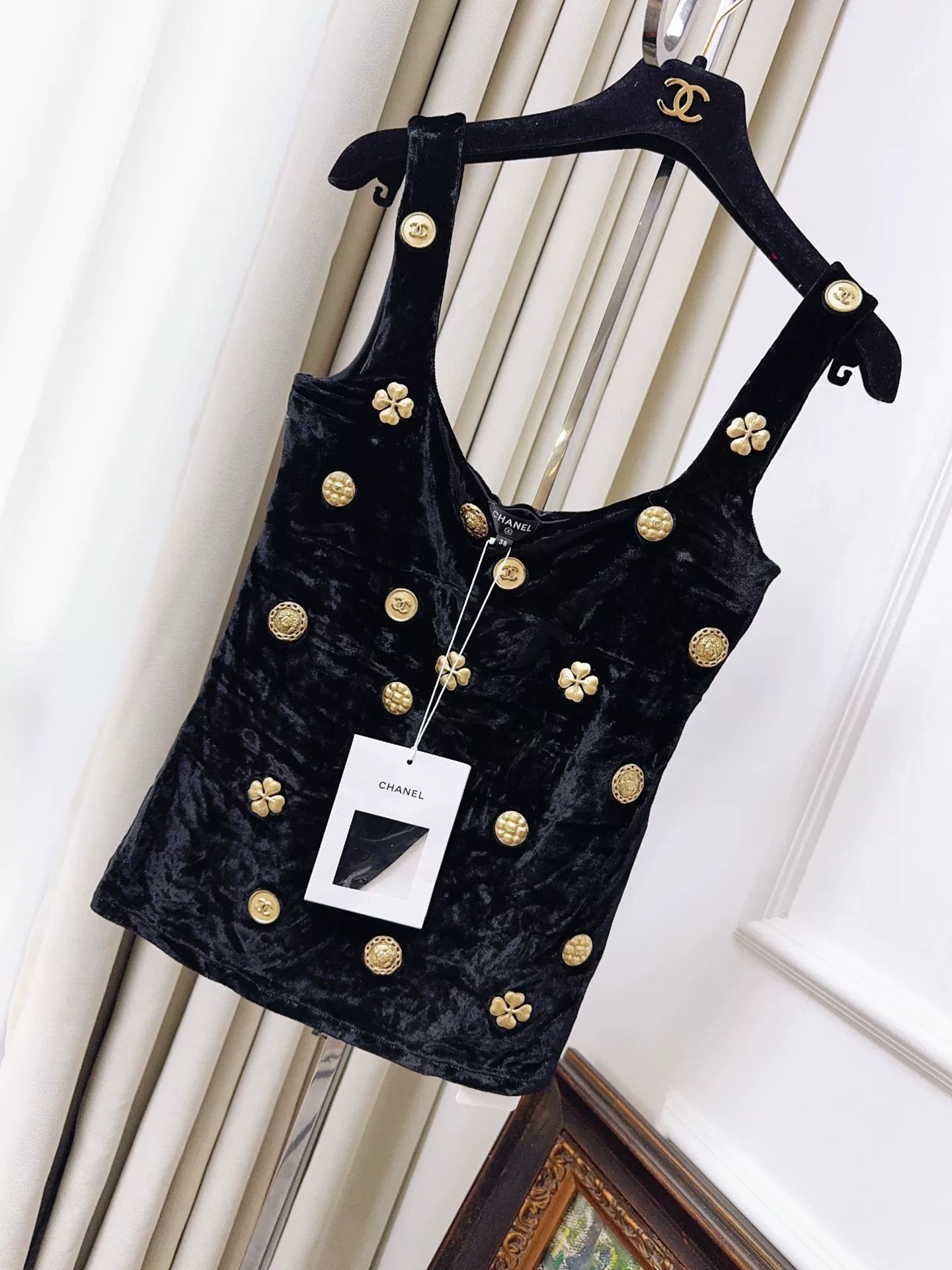 Chanel black velvet sleeveless top with gold embellishments Size US M / EU 48-50 / 2 - 9 Thumbnail