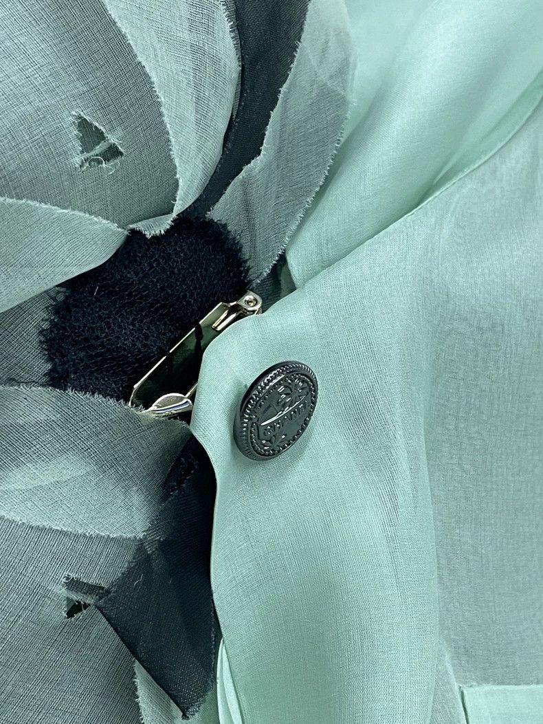 Chanel Chanel Floral Brooch Long Sleeve Shirt Size US M / EU 48-50 / 2 - 6 Thumbnail