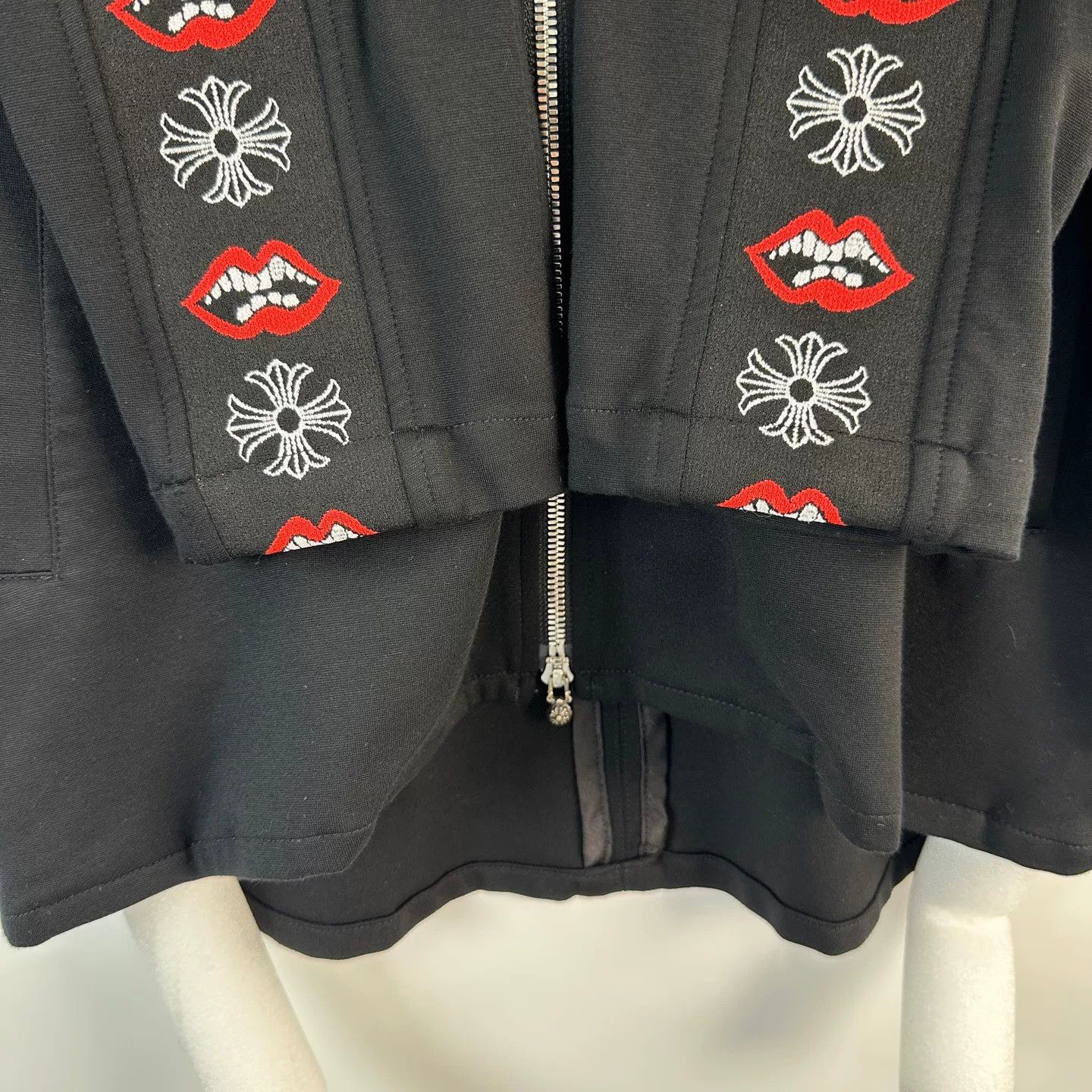 Chrome Hearts chrome hearts matt boy red lip cross coat Size US M / EU 48-50 / 2 - 5 Thumbnail