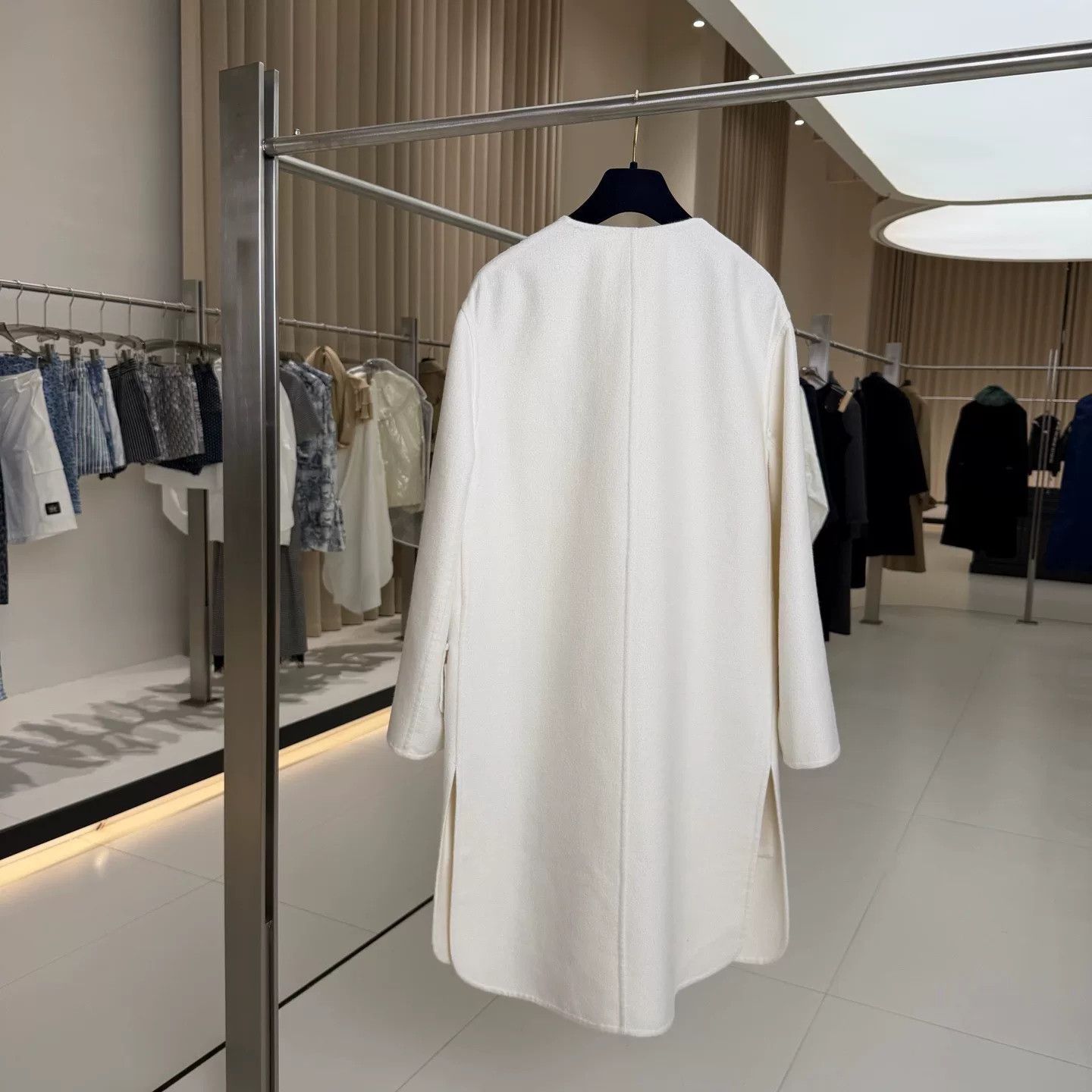 Hermes hermes white long-sleeve cashmere coat Size US S / EU 44-46 / 1 - 2 Thumbnail