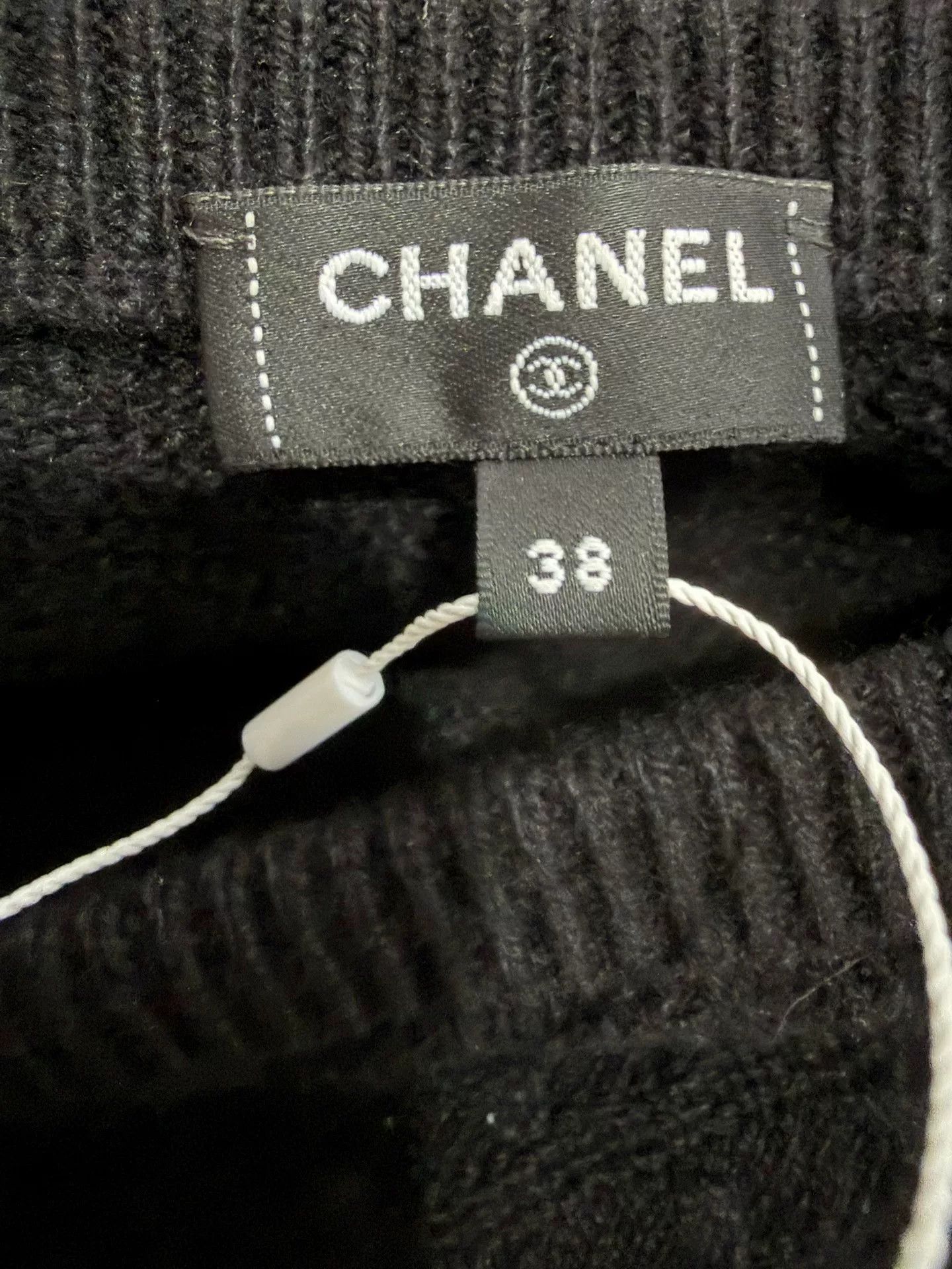 Chanel Chanel 23B Chain Cold-Shoulder Black Sweater Size US S / EU 44-46 / 1 - 4 Thumbnail