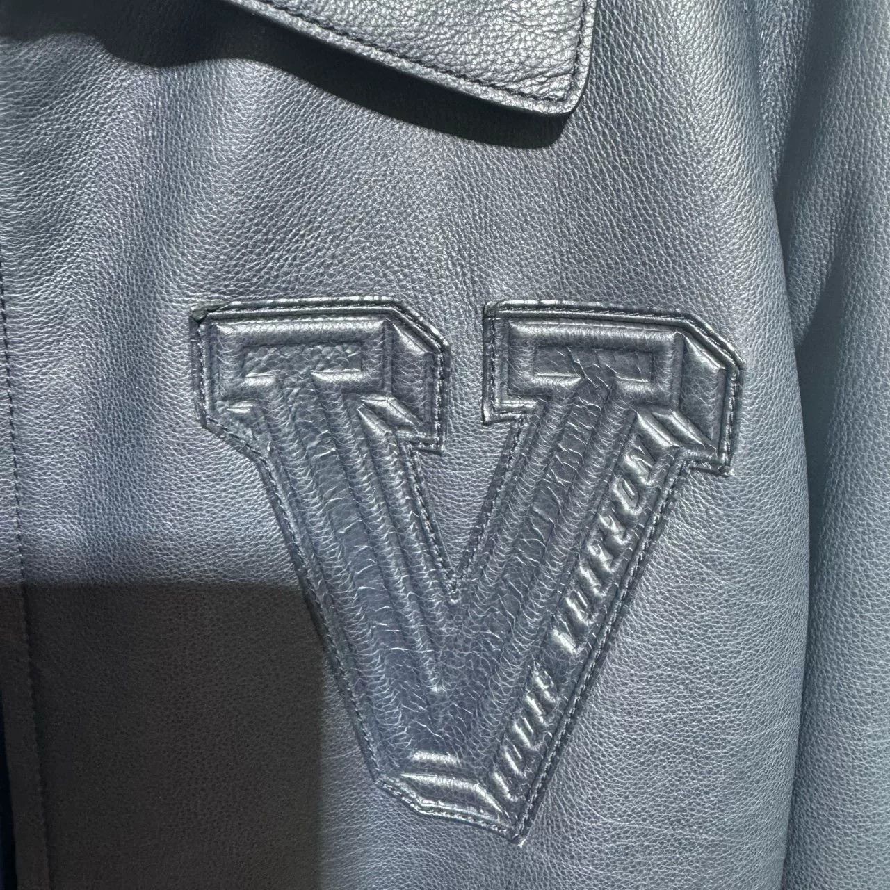 Louis Vuitton Louis Vuitton Logo Leather Jacket Size US L / EU 52-54 / 3 - 3 Thumbnail