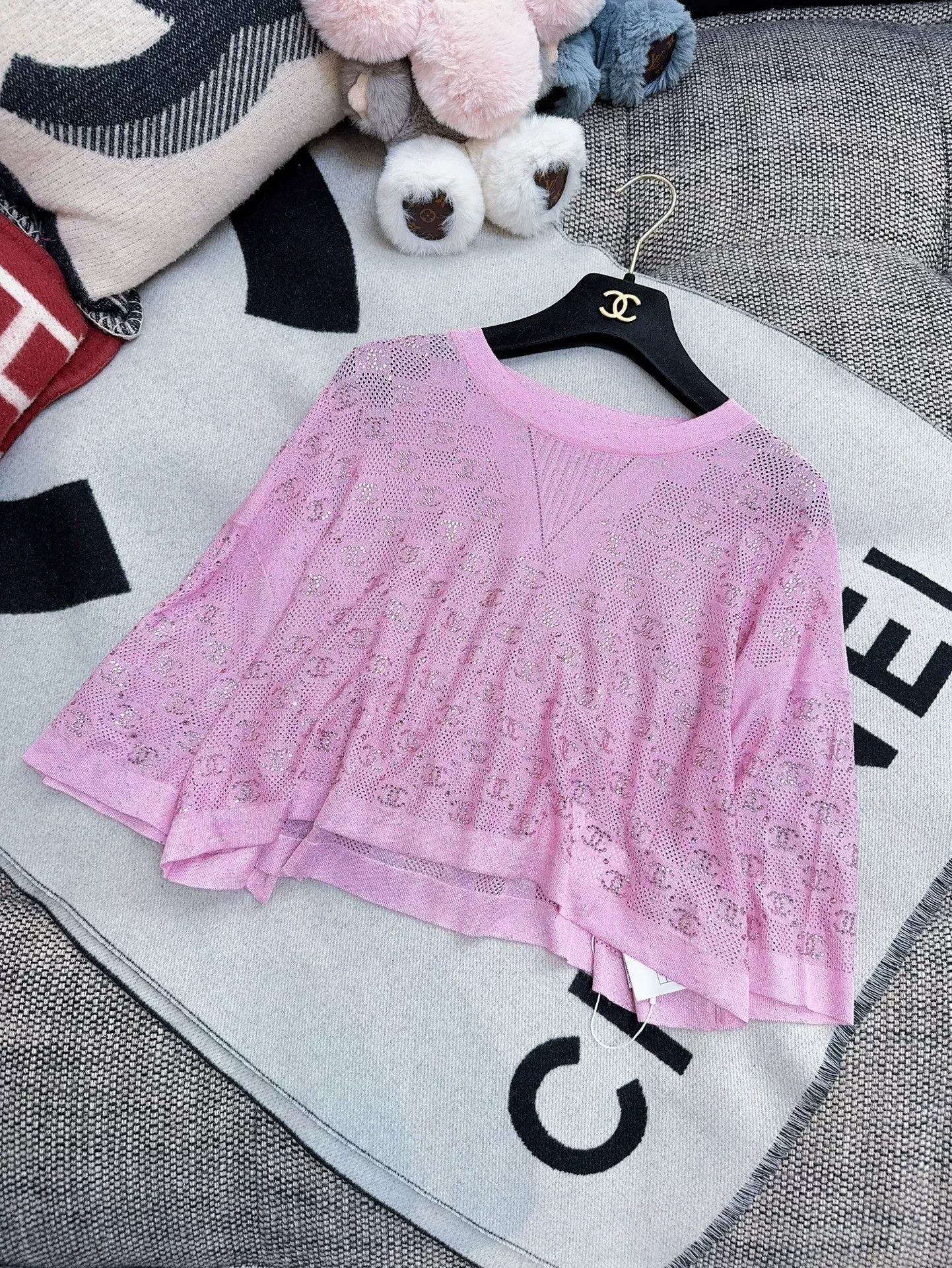 Chanel pink logo double C pullover top Size US M / EU 48-50 / 2 - 7 Thumbnail