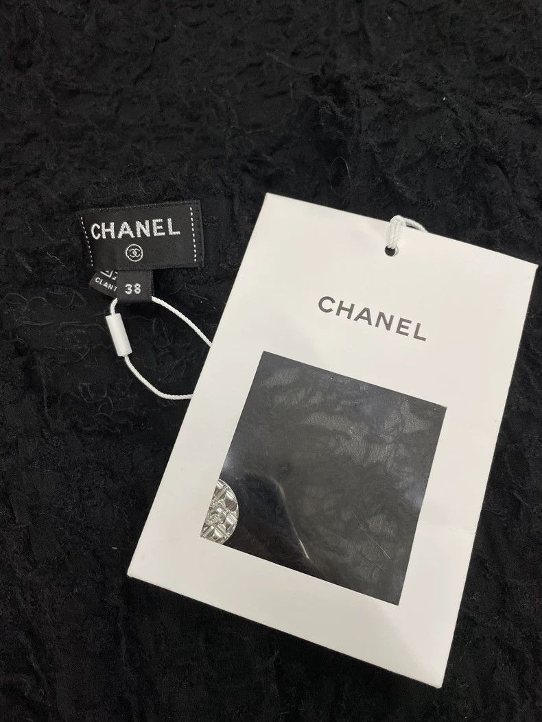 Chanel Chanel 22A Black Furry Jacket Size US M / EU 48-50 / 2 - 5 Thumbnail
